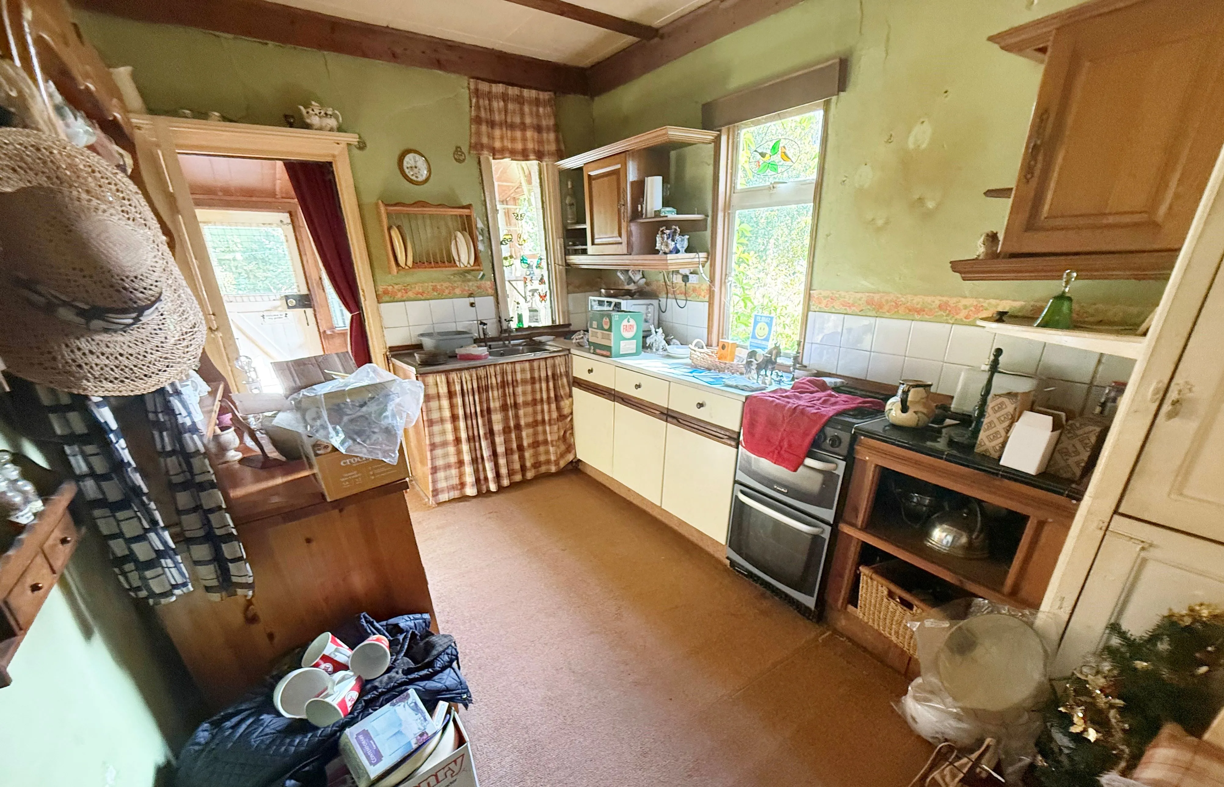 DEVELOPMENT POTENTIAL:  VACANT FREEHOLD 3 BEDROOM DETACHED HOUSE WITH 3 STABLES ON A 0.87 ACRE GREEN BELT PLOT OFFERS SCOPE FOR REDEVELOPMENT. 
