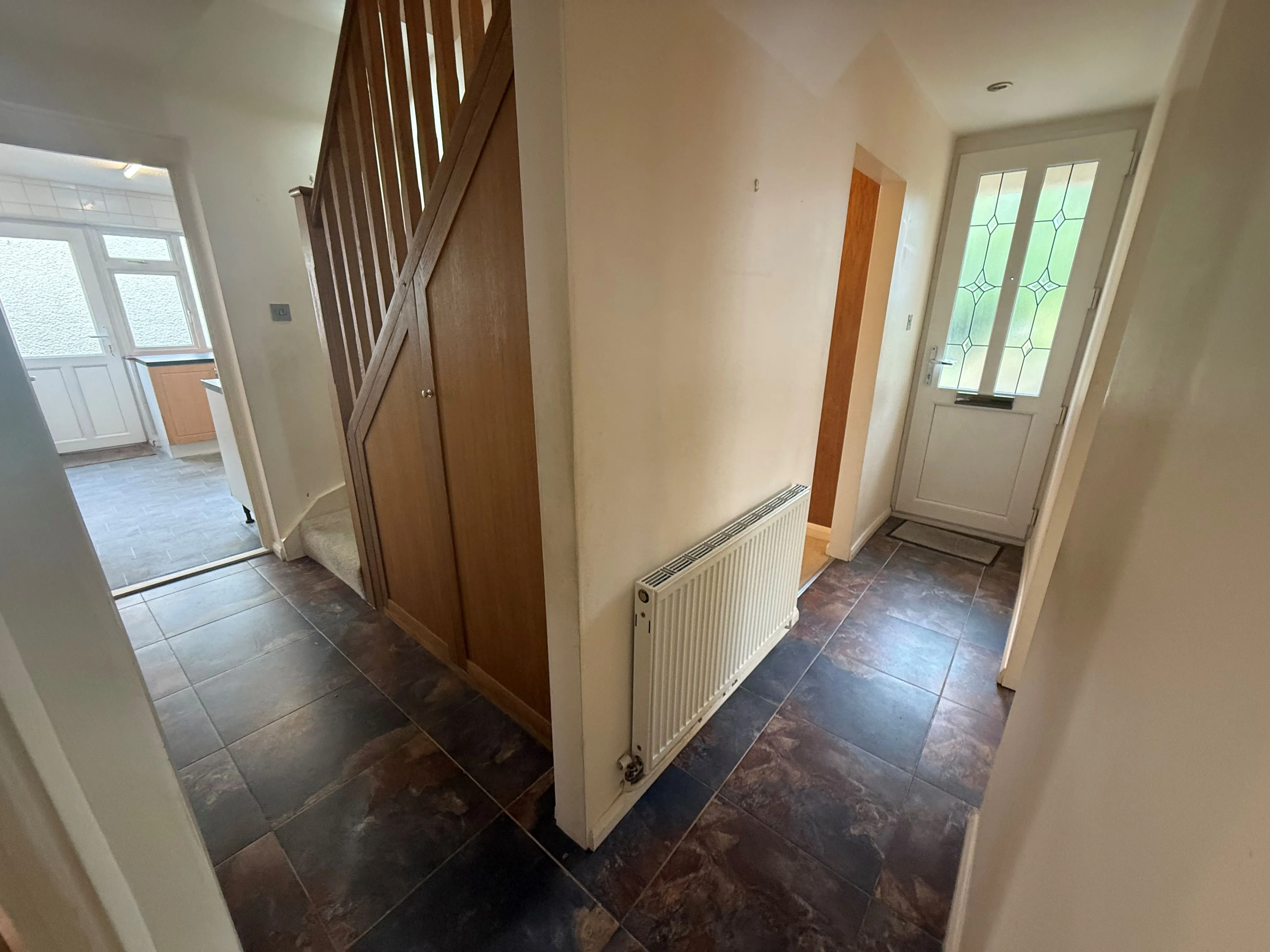 RESIDENTIAL INVESTMENT: A VACANT FREEHOLD SEMI DETACHED CHALET IN NEED OF LIGHT REFURBISHMENT WITHIN WALKING DISTANCE TO TOWN CENTRE