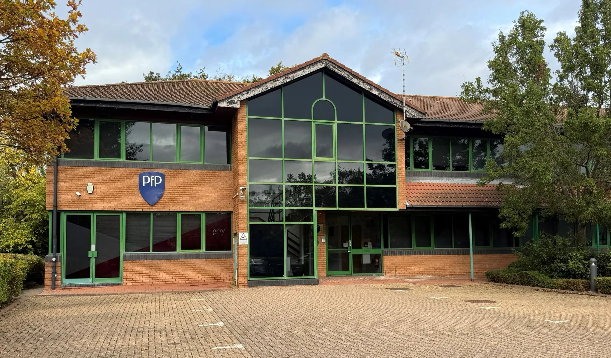 COMMERCIAL INVESTMENT: A FREEHOLD TWO STOREY OFFICE BUILDING 17 PARKING SPACES AND A TENANT IN OCCUPATION PRODUCING AN INCOME OF £66,000 PA