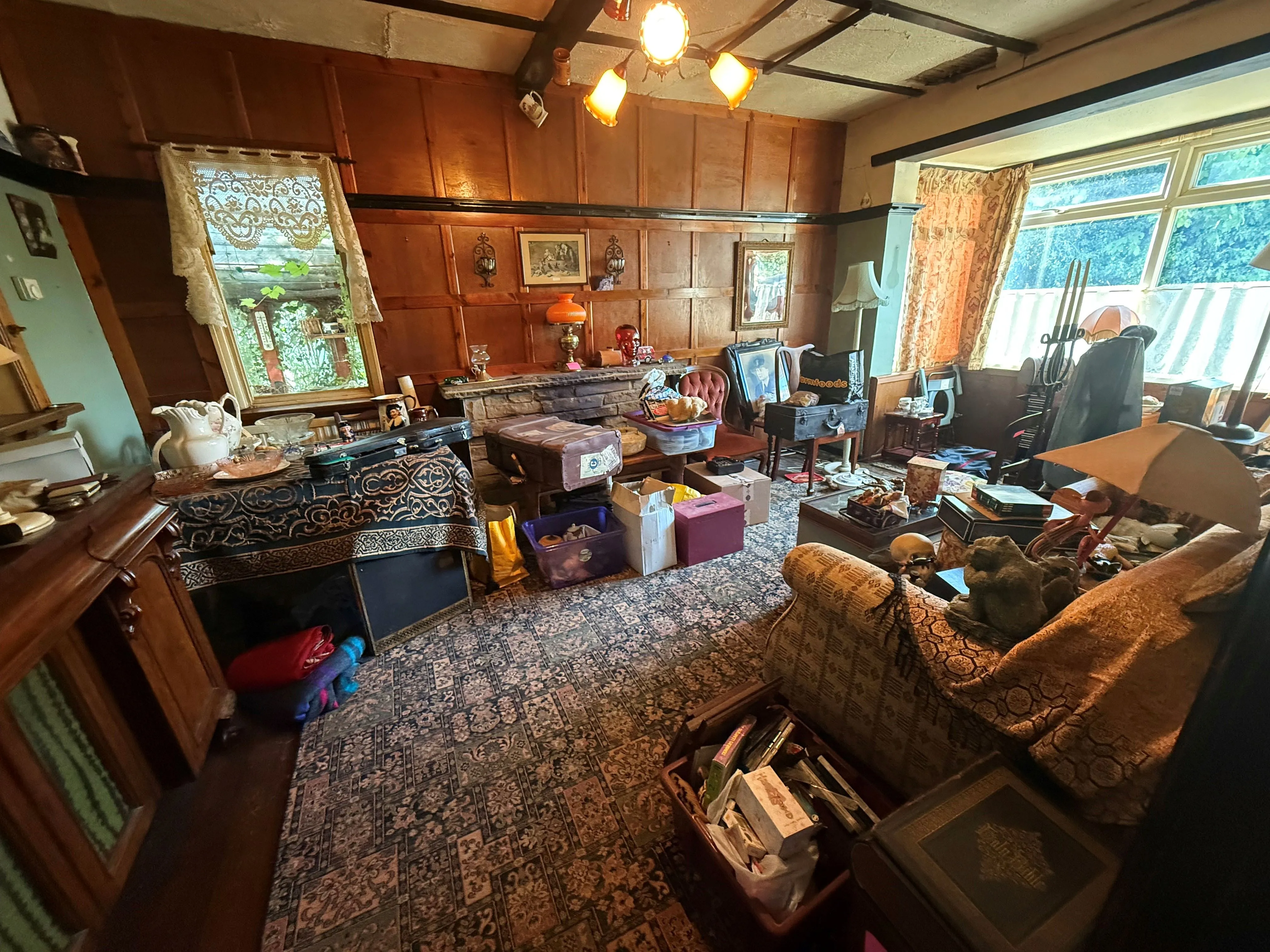 DEVELOPMENT OPPORTUNITY: VACANT FREEHOLD DETACHED HOUSE ON A 0.87 ACRE GREEN BELT PLOT WITH THREE STABLES OFFERS POTENTIAL REDEVELOPMENT