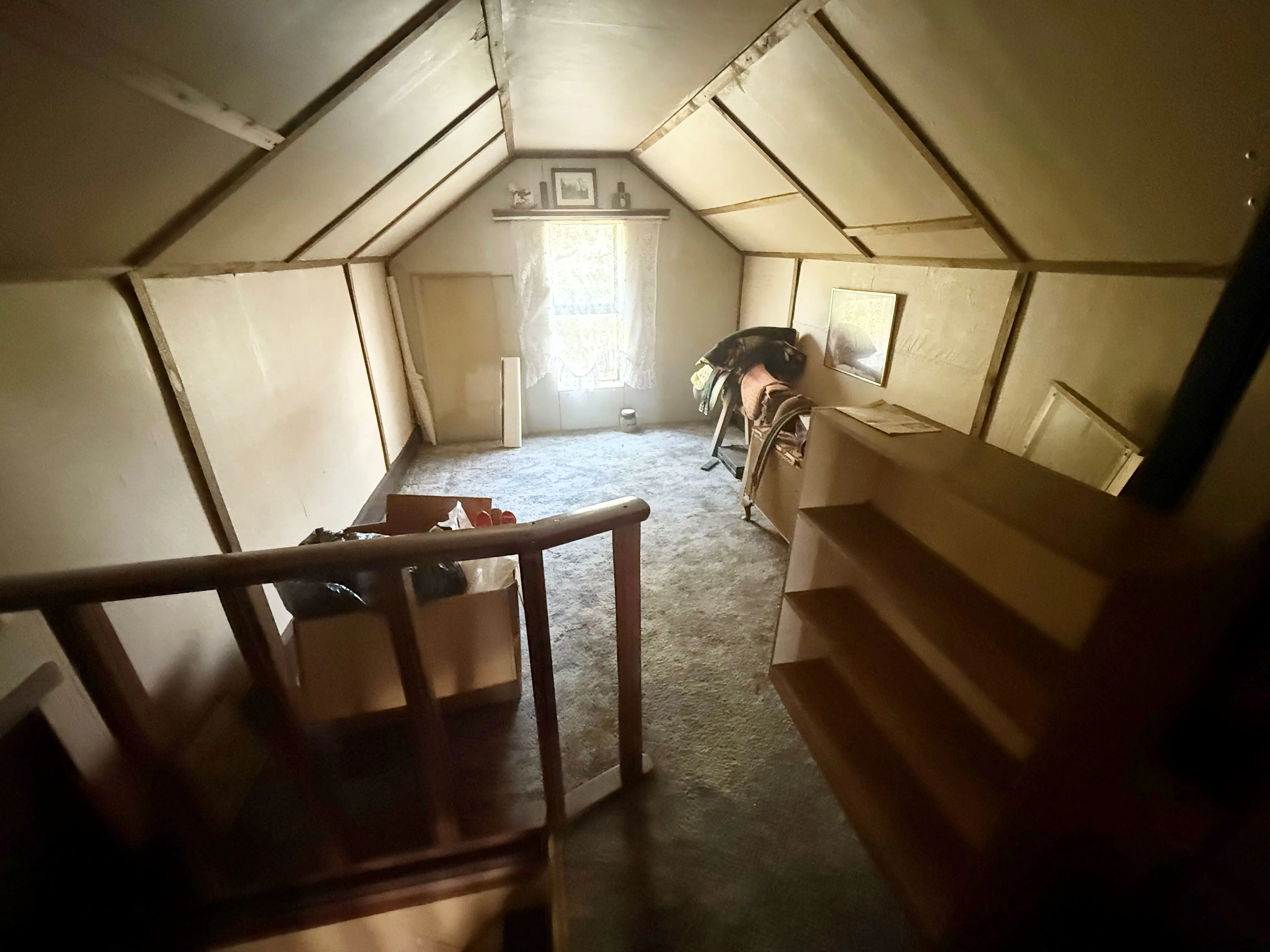 DEVELOPMENT OPPORTUNITY: VACANT FREEHOLD DETACHED HOUSE ON A 0.87 ACRE GREEN BELT PLOT WITH THREE STABLES OFFERS POTENTIAL REDEVELOPMENT