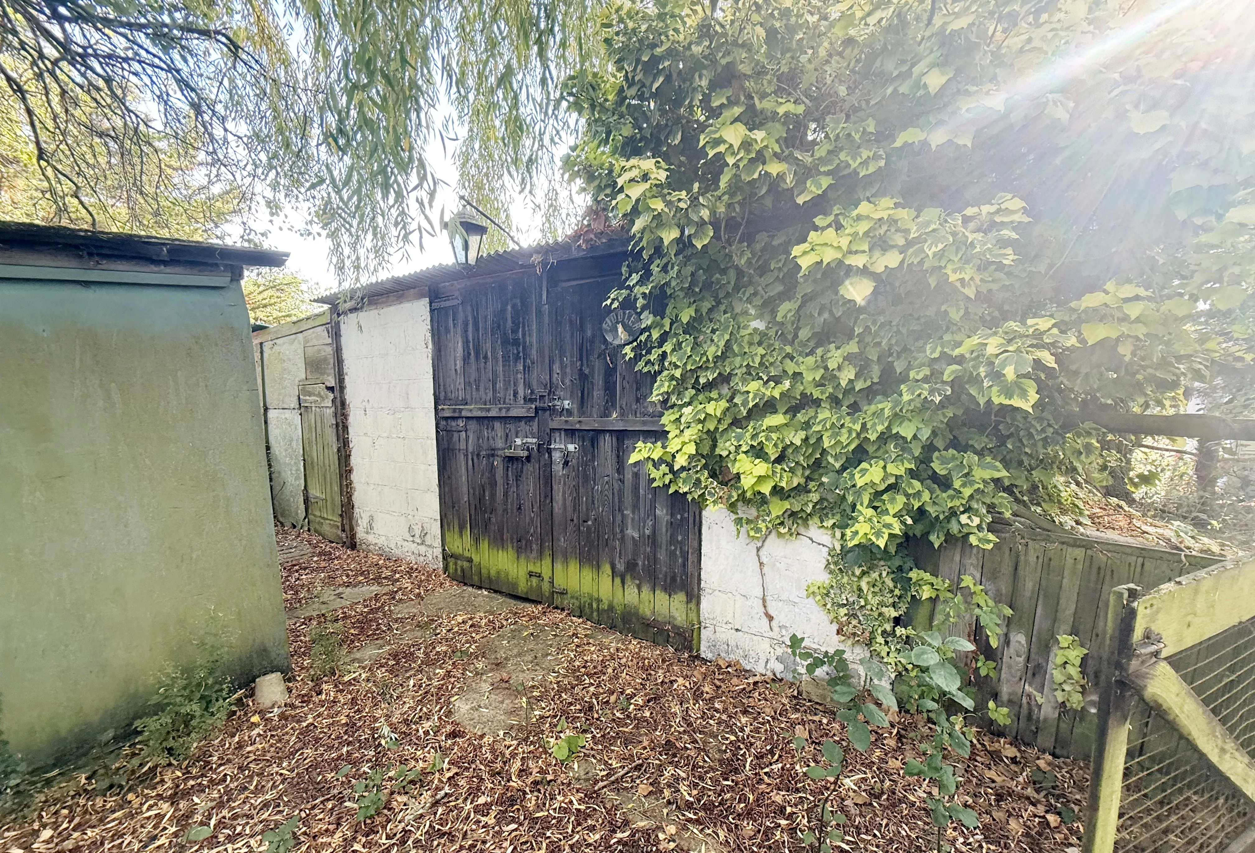DEVELOPMENT OPPORTUNITY: VACANT FREEHOLD DETACHED HOUSE ON A 0.87 ACRE GREEN BELT PLOT WITH THREE STABLES OFFERS POTENTIAL REDEVELOPMENT