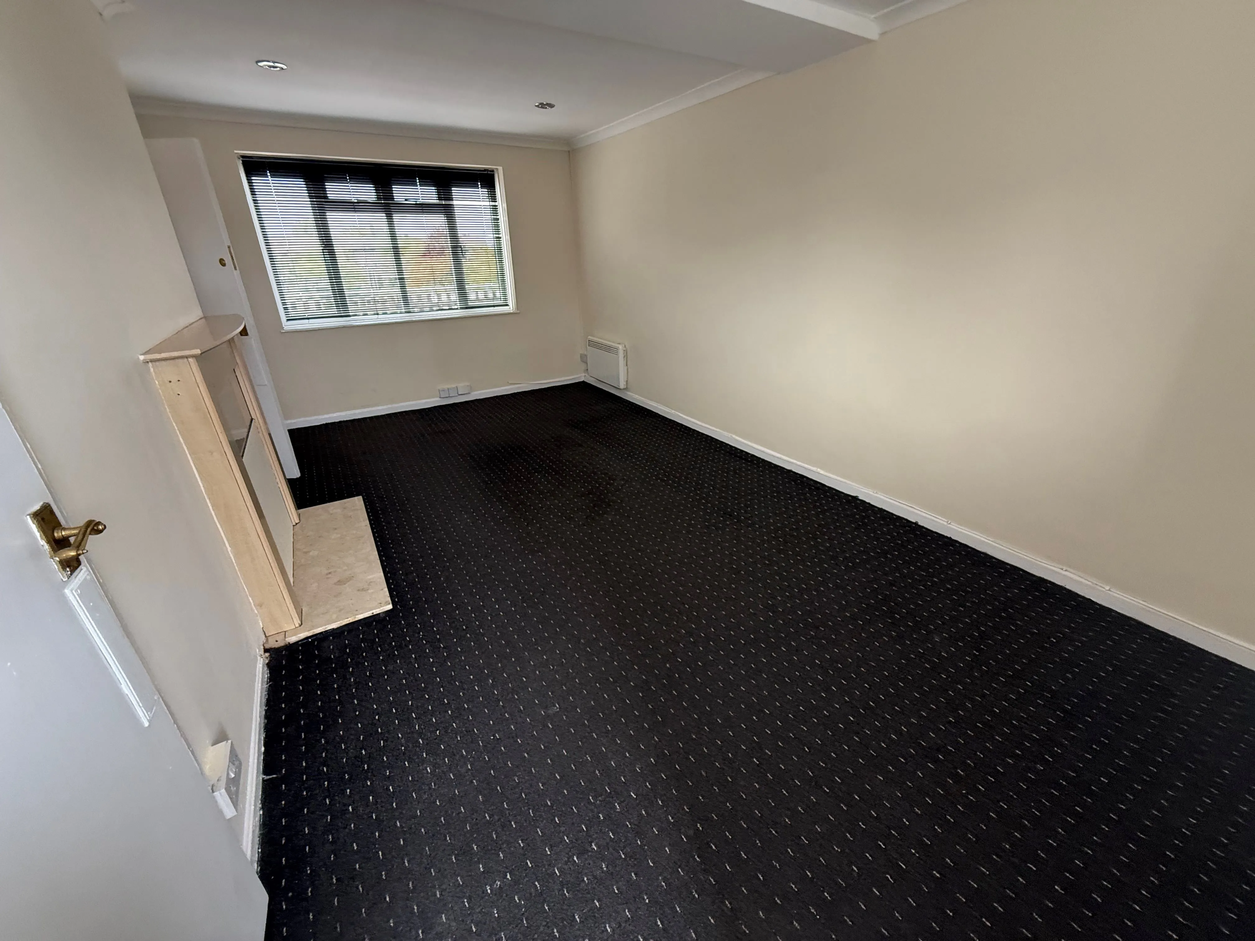 RESIDENTIAL INVESTMENT: A VACANT LEASEHOLD TWO BEDROOM MAISONETTE LOCATED WITHIN WALKING DISTANCE OF CHADWELL HEATH TRAIN STATION