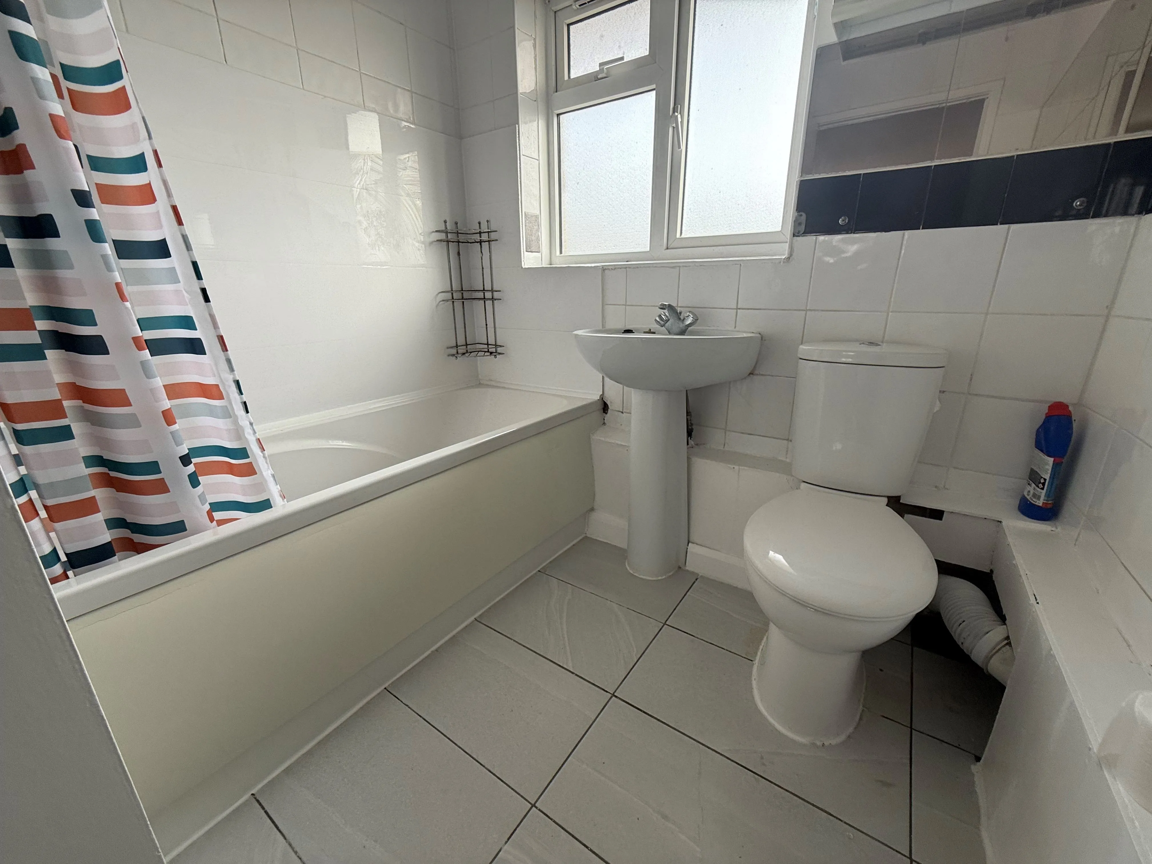 RESIDENTIAL INVESTMENT: A VACANT LEASEHOLD TWO BEDROOM MAISONETTE LOCATED WITHIN WALKING DISTANCE OF CHADWELL HEATH TRAIN STATION