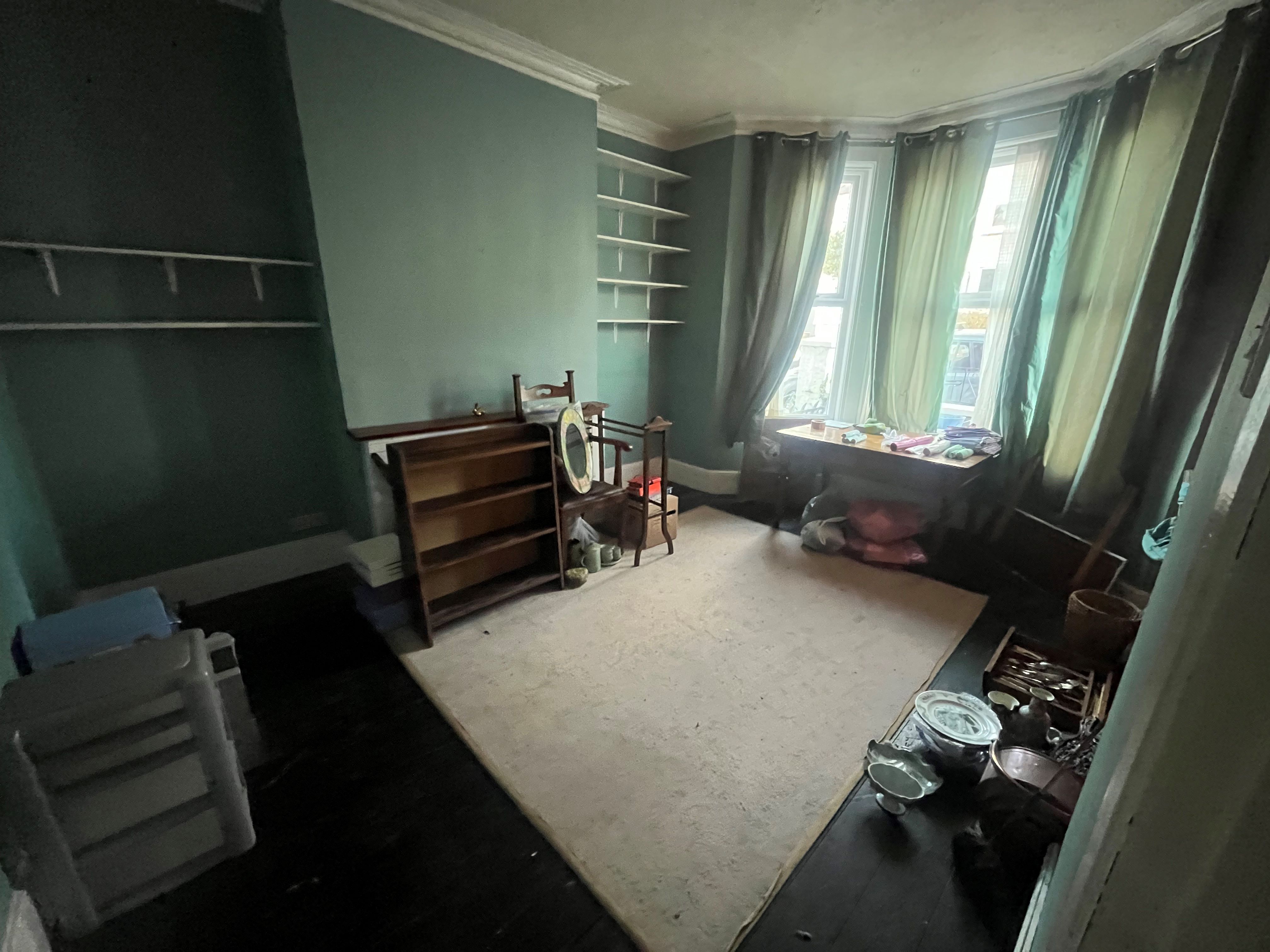 RESIDENTIAL/BUY TO LET INVESTMENT: REQUIRING MODERNISATION IS THIS LEASEHOLD TWO BEDROOM GROUND FLOOR FLAT WITH OWN GARDEN TO REAR.                                                                                                                                                                                                                                                                                                                                                                                                                                                                                                                                        