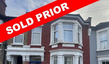 RESIDENTIAL/BUY TO LET INVESTMENT: REQUIRING MODERNISATION IS THIS LEASEHOLD TWO BEDROOM GROUND FLOOR FLAT WITH OWN GARDEN TO REAR.                                                                                                                                                                                                                                                                                                                                                                                                                                                                                                                                        
