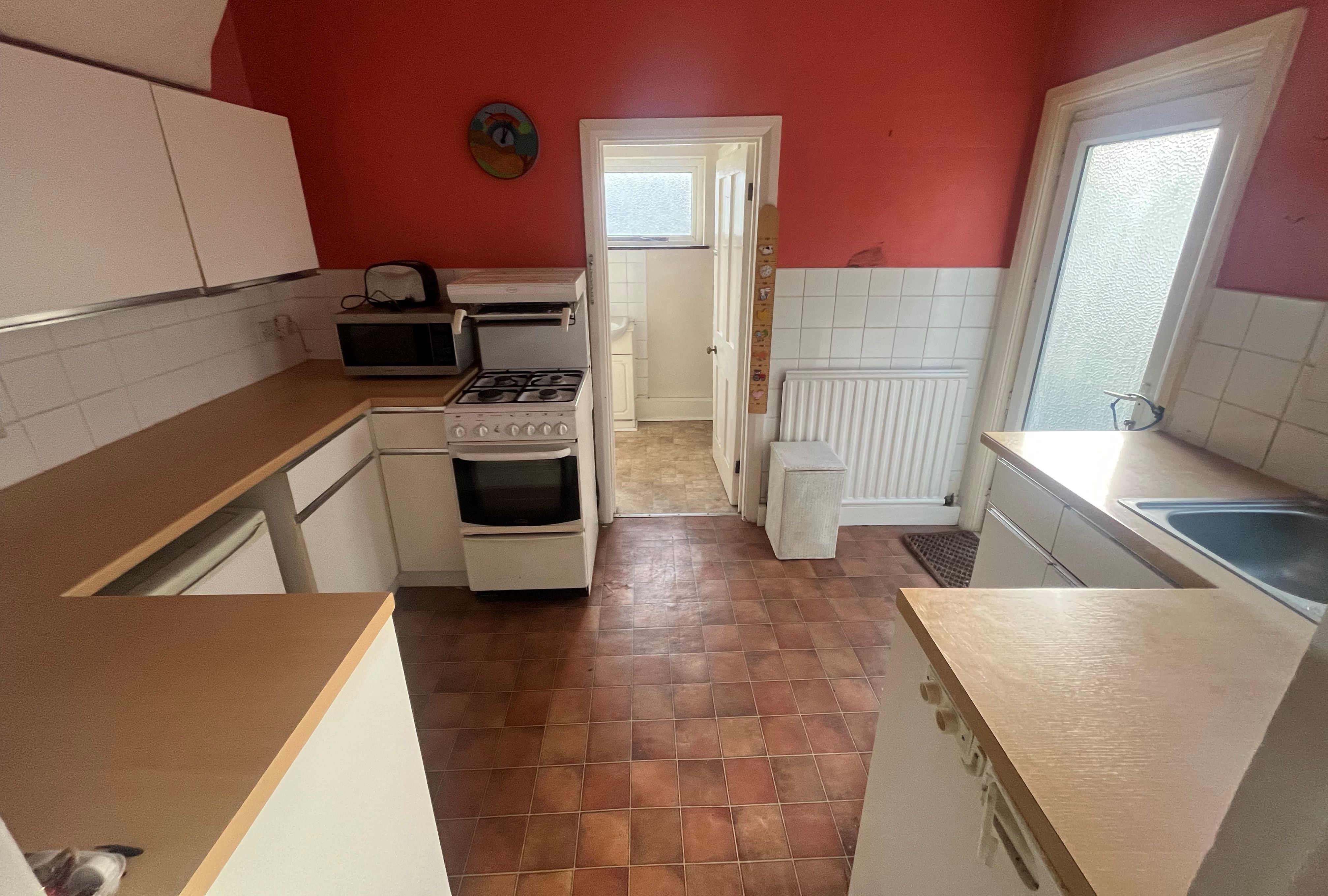 RESIDENTIAL/BUY TO LET INVESTMENT: REQUIRING MODERNISATION IS THIS LEASEHOLD TWO BEDROOM GROUND FLOOR FLAT WITH OWN GARDEN TO REAR.                                                                                                                                                                                                                                                                                                                                                                                                                                                                                                                                        