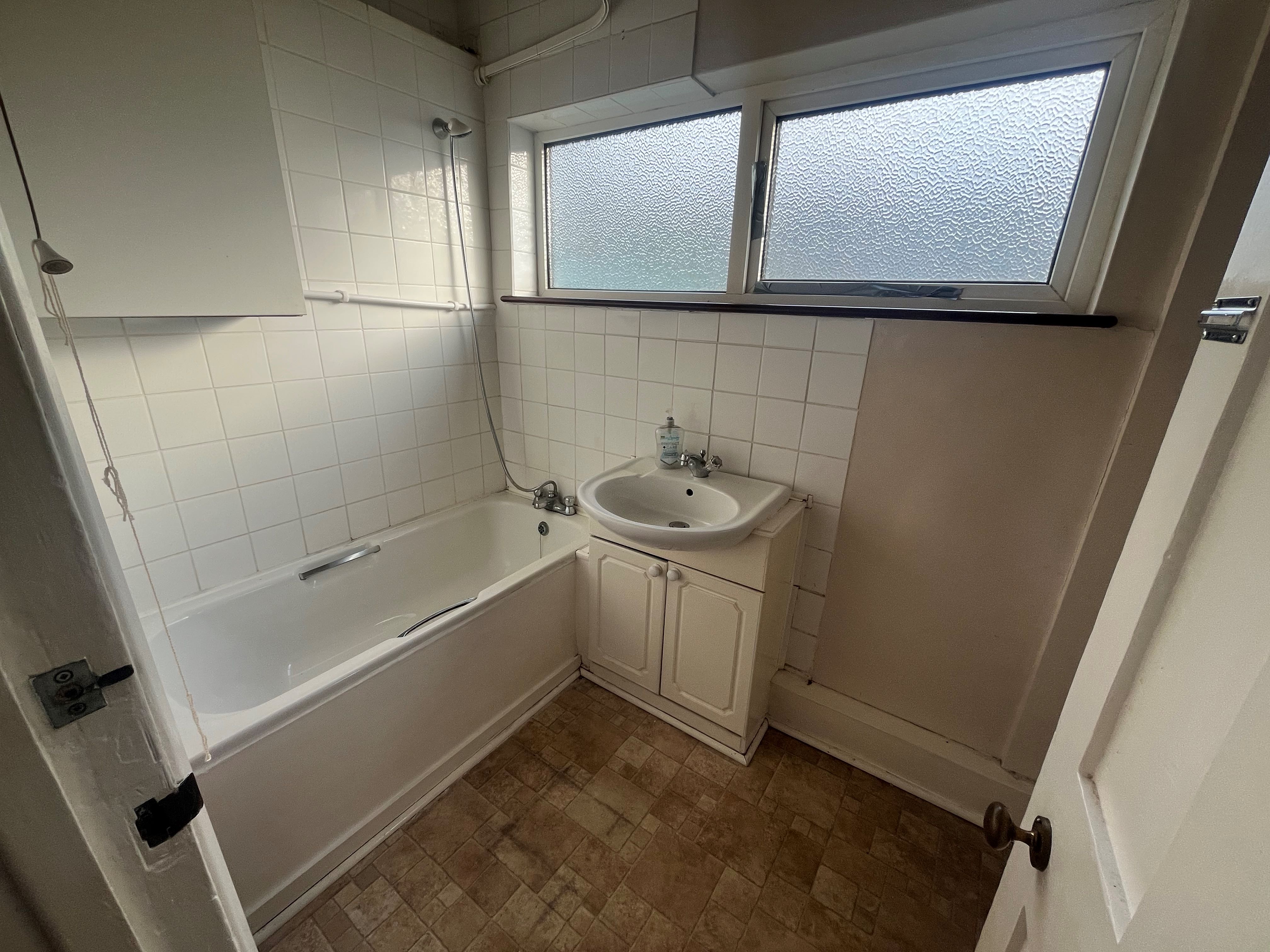 RESIDENTIAL/BUY TO LET INVESTMENT: REQUIRING MODERNISATION IS THIS LEASEHOLD TWO BEDROOM GROUND FLOOR FLAT WITH OWN GARDEN TO REAR.                                                                                                                                                                                                                                                                                                                                                                                                                                                                                                                                        