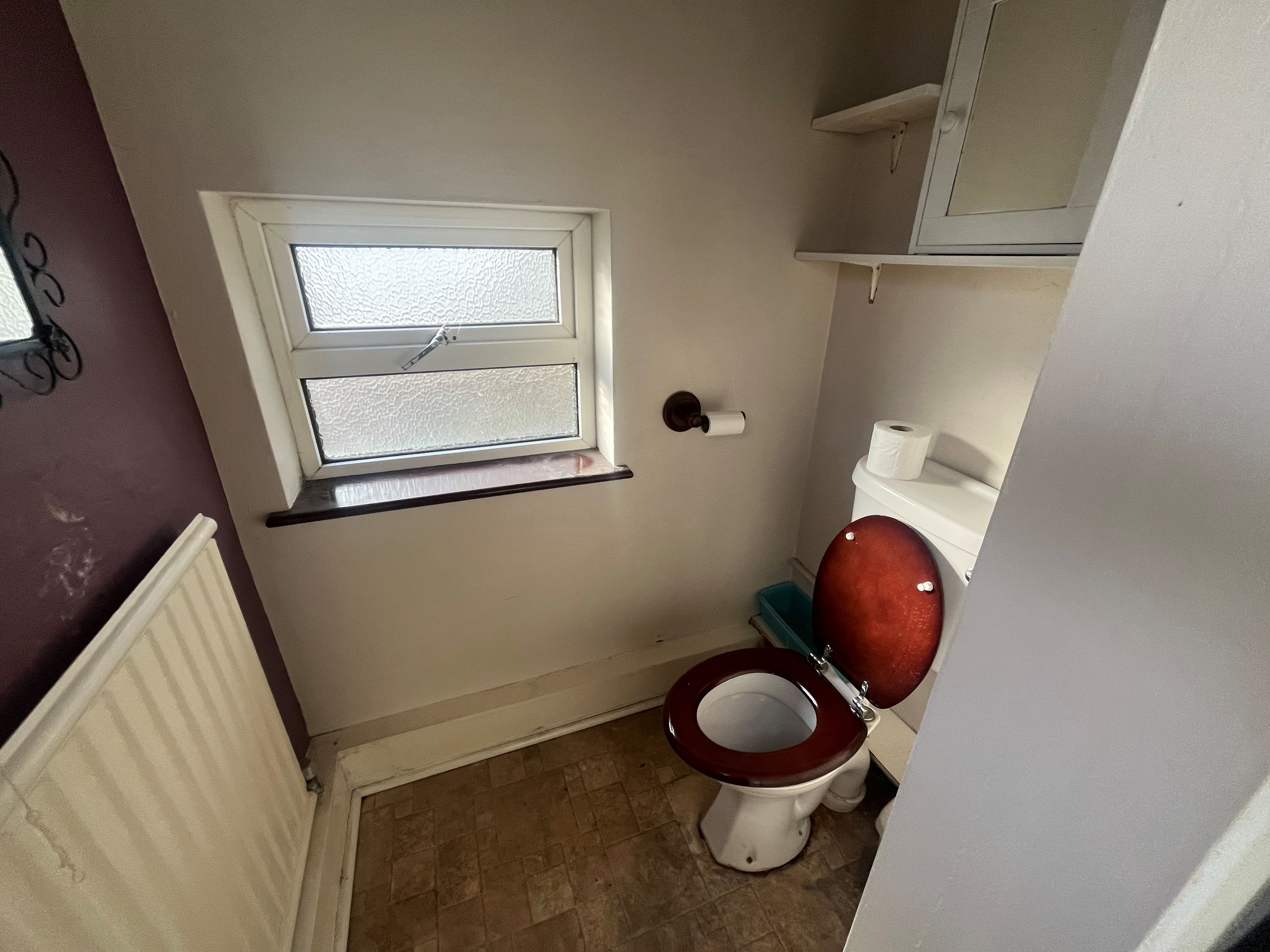 RESIDENTIAL/BUY TO LET INVESTMENT: REQUIRING MODERNISATION IS THIS LEASEHOLD TWO BEDROOM GROUND FLOOR FLAT WITH OWN GARDEN TO REAR.                                                                                                                                                                                                                                                                                                                                                                                                                                                                                                                                        