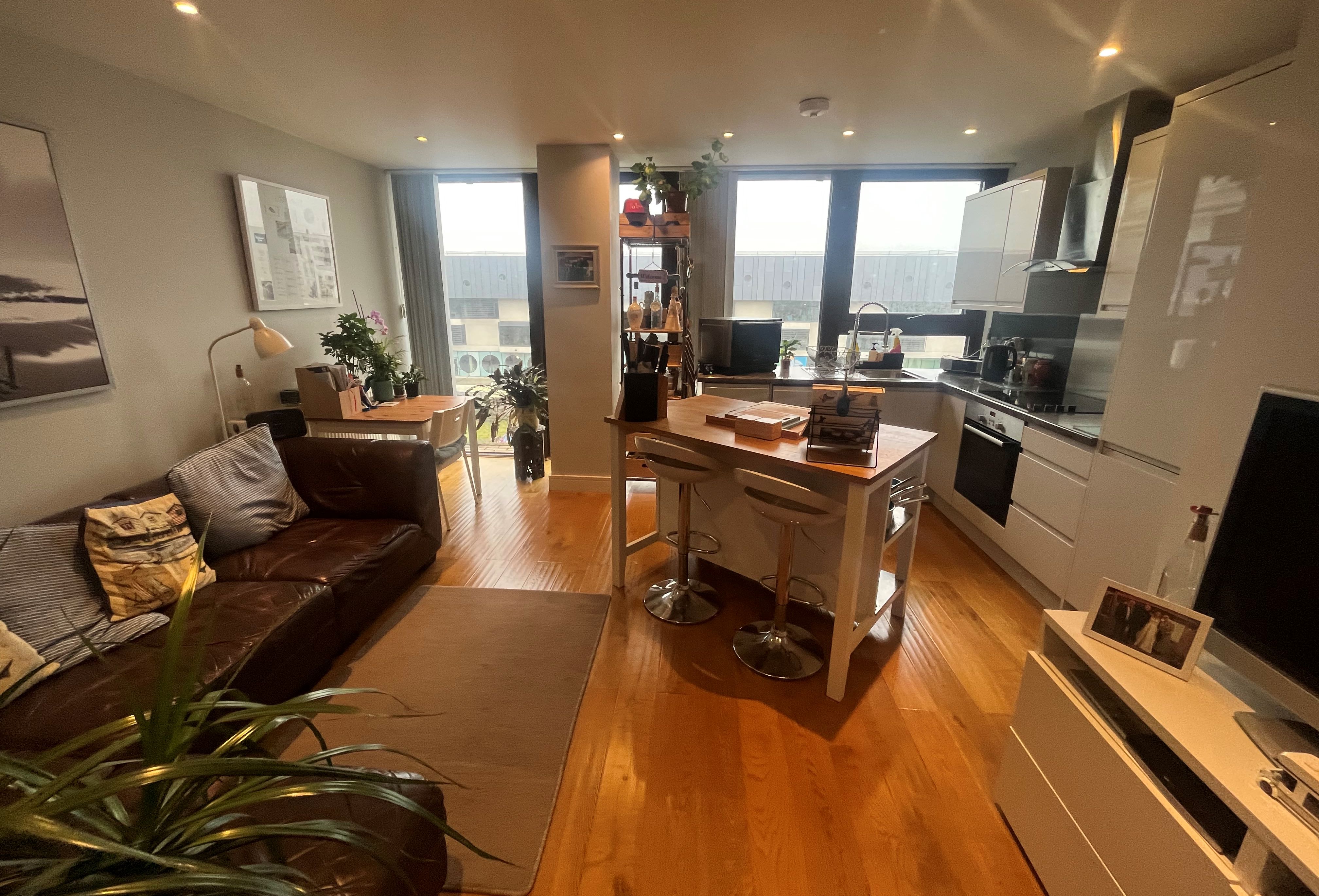 RESIDENTIAL/BUY TO LET INVESTMENT: MODERN TWO BEDROOM APARTMENT IN THE HEART OF THE CITY CENTRE CONSIDERED TO BE AN IDEAL BUY TO LET INVESTMENT. 