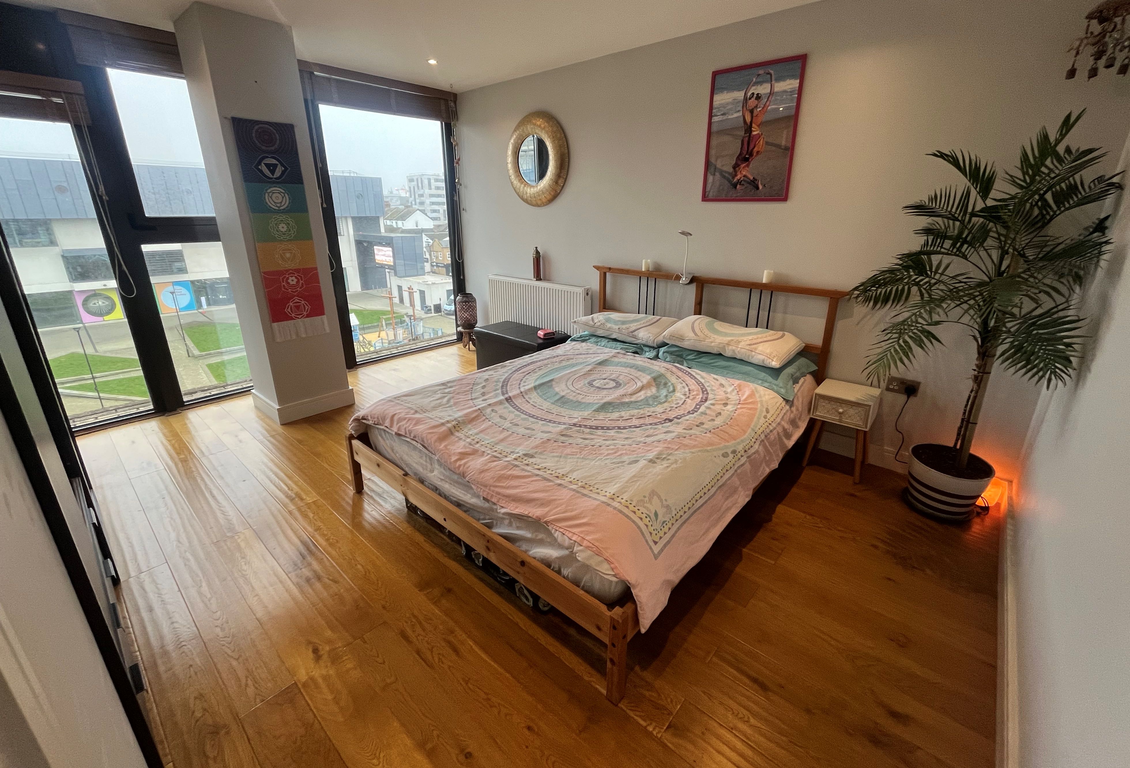 RESIDENTIAL/BUY TO LET INVESTMENT: MODERN TWO BEDROOM APARTMENT IN THE HEART OF THE CITY CENTRE CONSIDERED TO BE AN IDEAL BUY TO LET INVESTMENT. 
