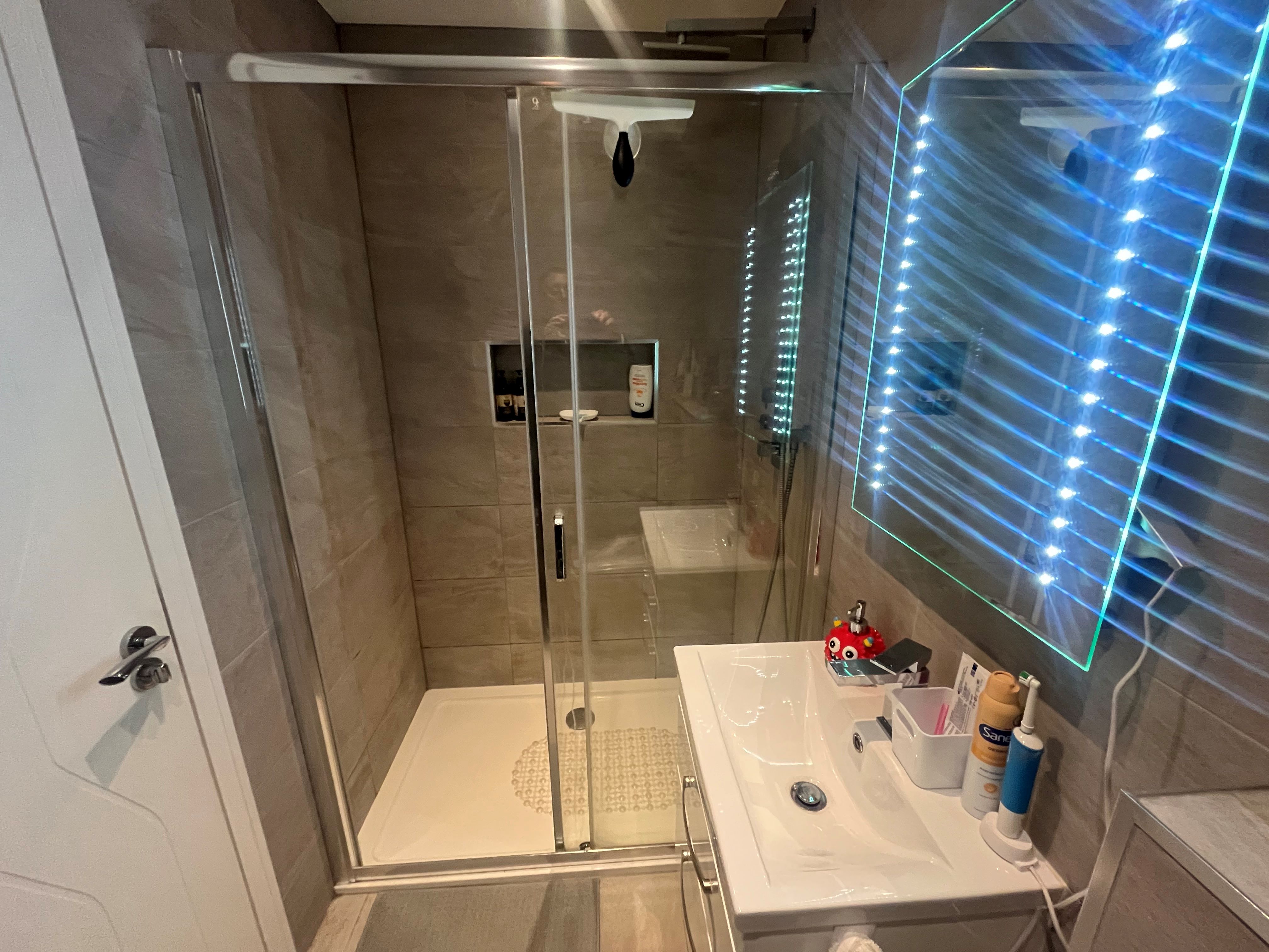 RESIDENTIAL/BUY TO LET INVESTMENT: MODERN TWO BEDROOM APARTMENT IN THE HEART OF THE CITY CENTRE CONSIDERED TO BE AN IDEAL BUY TO LET INVESTMENT. 