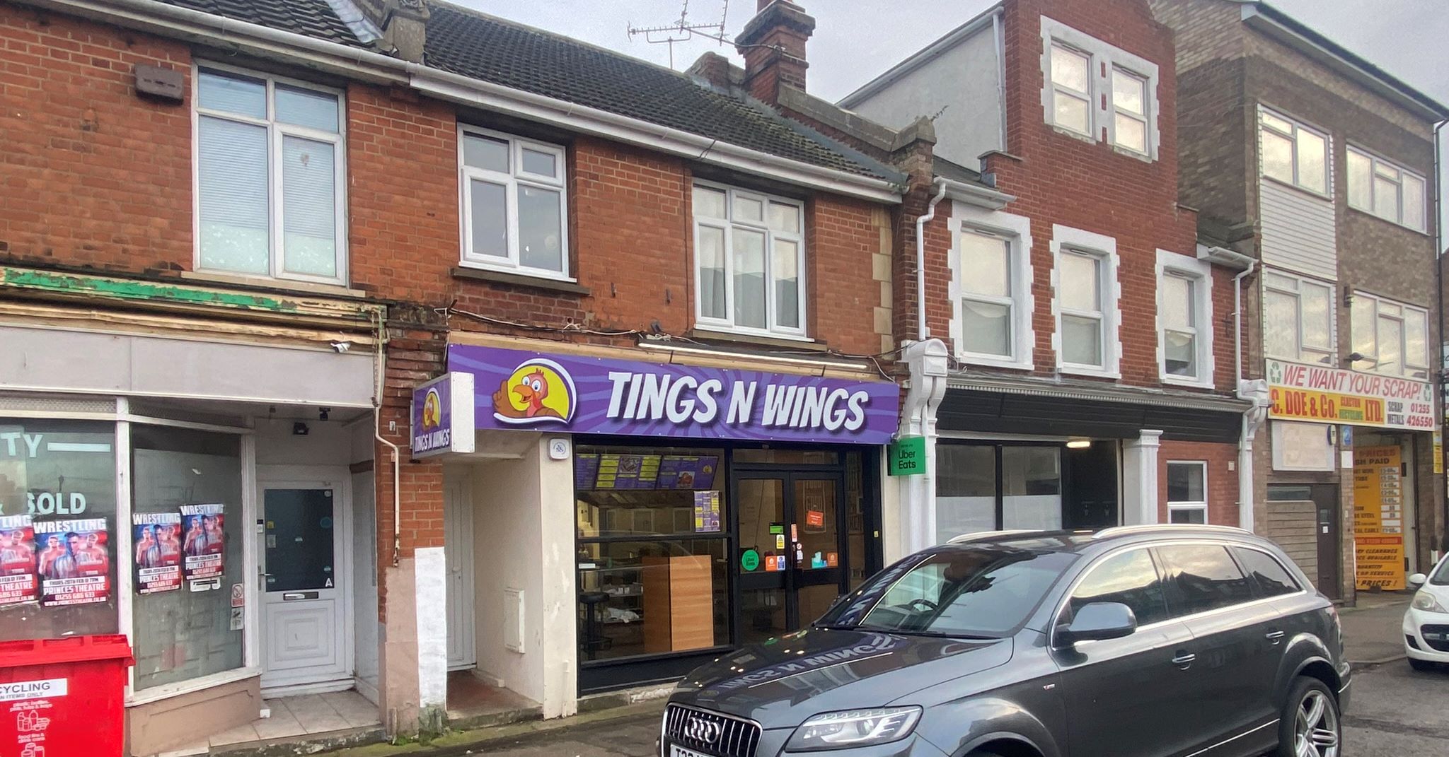 MIXED USE INVESTMENT A FREEHOLD FOOD TAKEAWAY WITH STUDIO FLAT FULLY LET FOR £15,000 PA PLUS GROUND RENT FROM FIRST FLOOR FLAT SOLD ON LONG LEASE