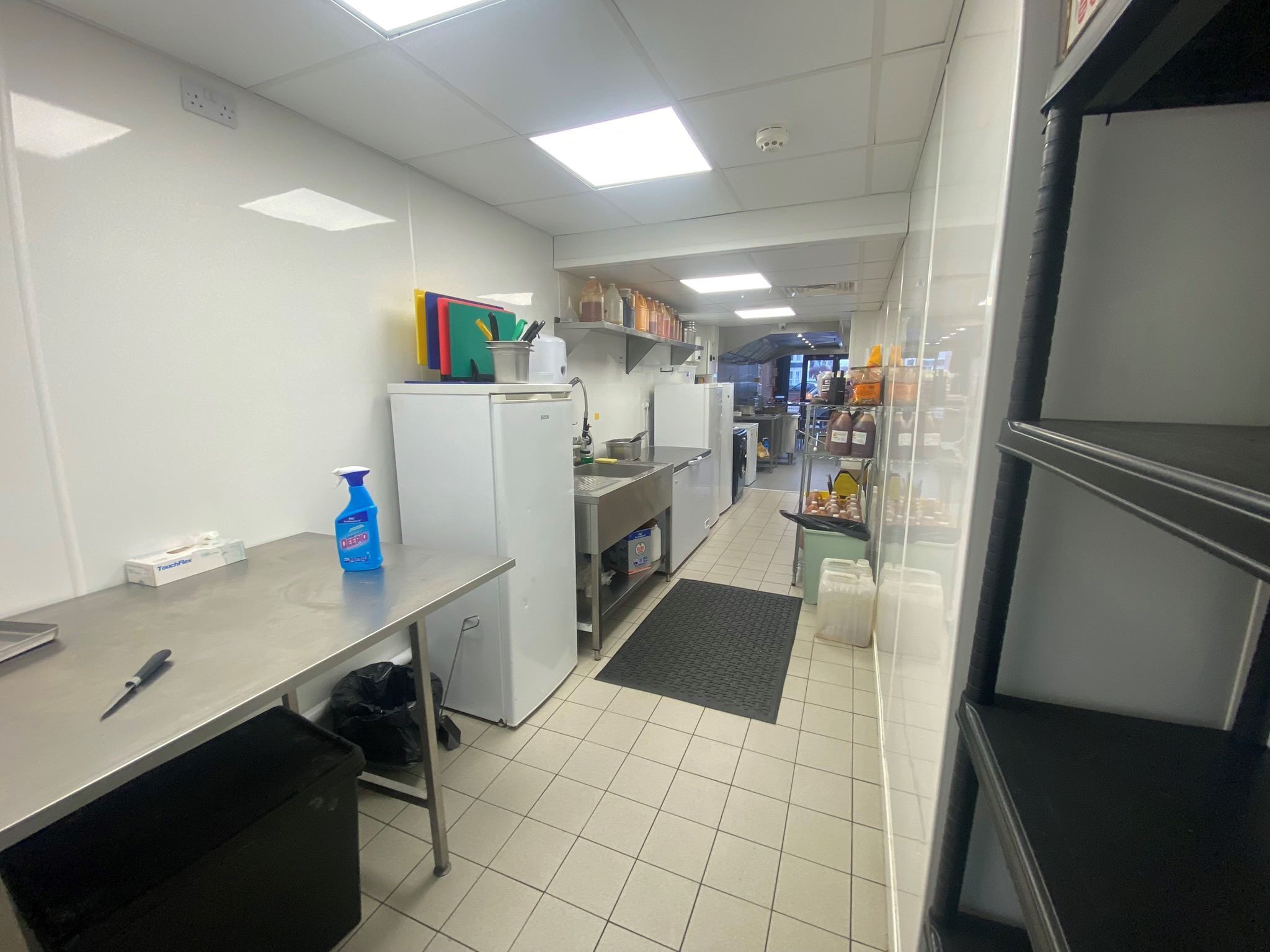 MIXED USE INVESTMENT A FREEHOLD FOOD TAKEAWAY WITH STUDIO FLAT FULLY LET FOR £15,000 PA PLUS GROUND RENT FROM FIRST FLOOR FLAT SOLD ON LONG LEASE