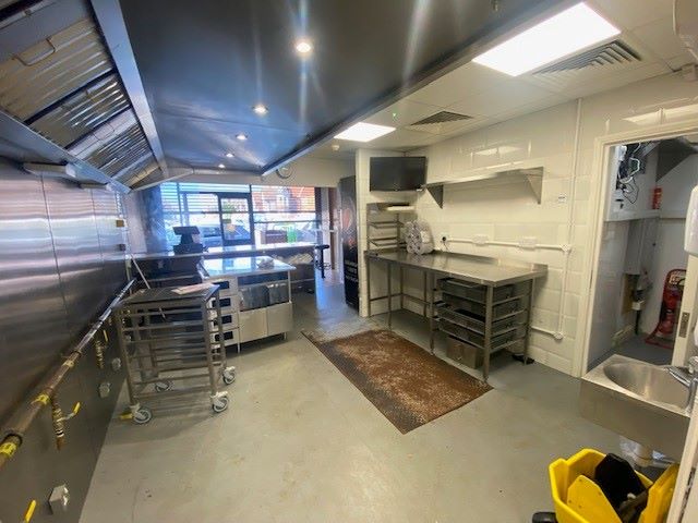 MIXED USE INVESTMENT A FREEHOLD FOOD TAKEAWAY WITH STUDIO FLAT FULLY LET FOR £15,000 PA PLUS GROUND RENT FROM FIRST FLOOR FLAT SOLD ON LONG LEASE