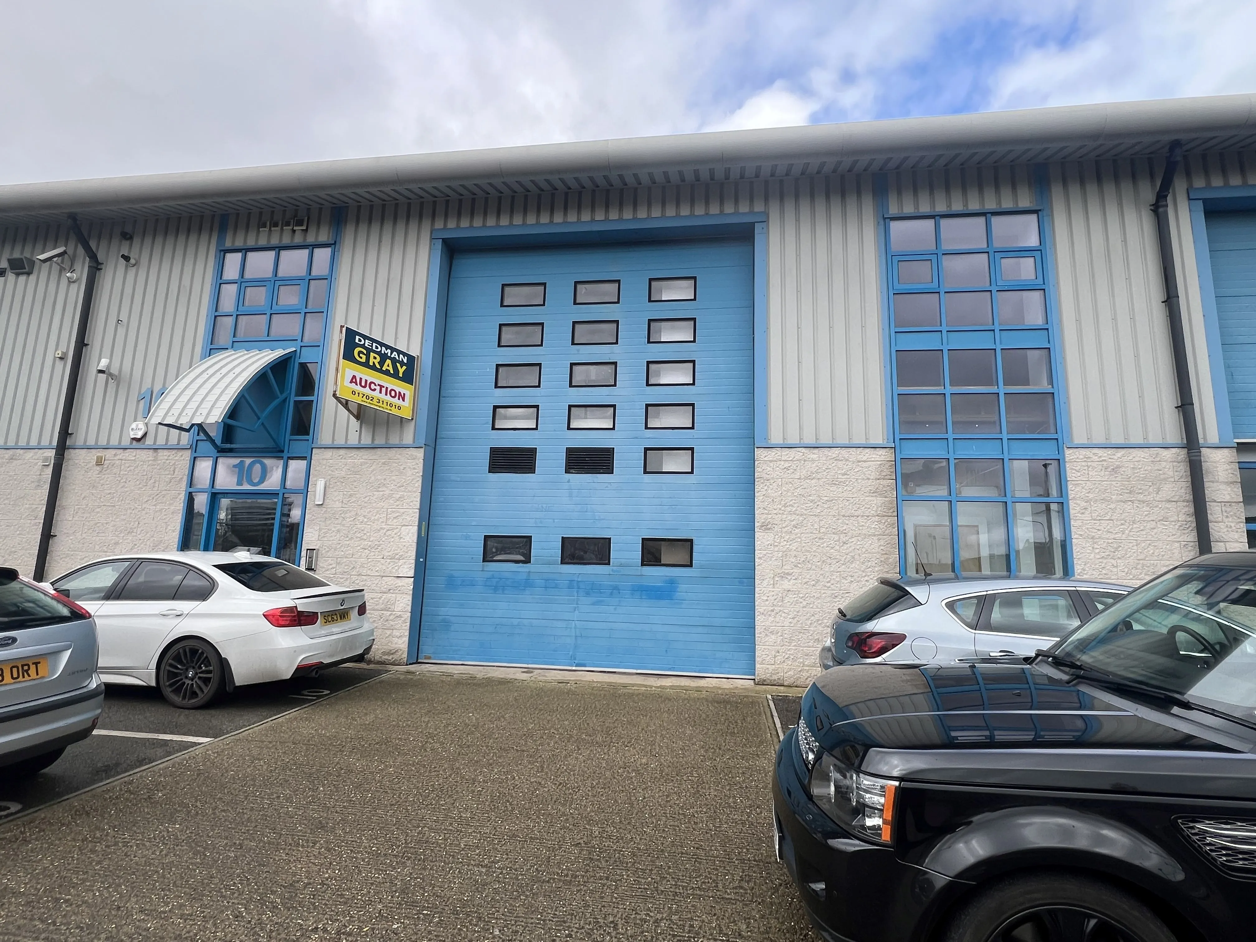 COMMERCIAL  OFFICE INVESTMENT:  A TERRACED F1 USE INDUSTRIAL PREMISES WITH NINE PARKING SPACES MEASURING 6,118 SQ FT LOCATED CLOSE TO TOWN CENTRE