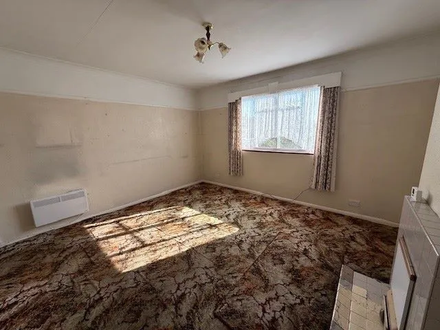 REFURBISHMENT OPPORTUNITY: A THREE BEDROOM VACANT FREEHOLD HOUSE IN A POPULAR VILLAGE LOCATION IN NEED OF MODERNISATION AND REFURBISHMENT  