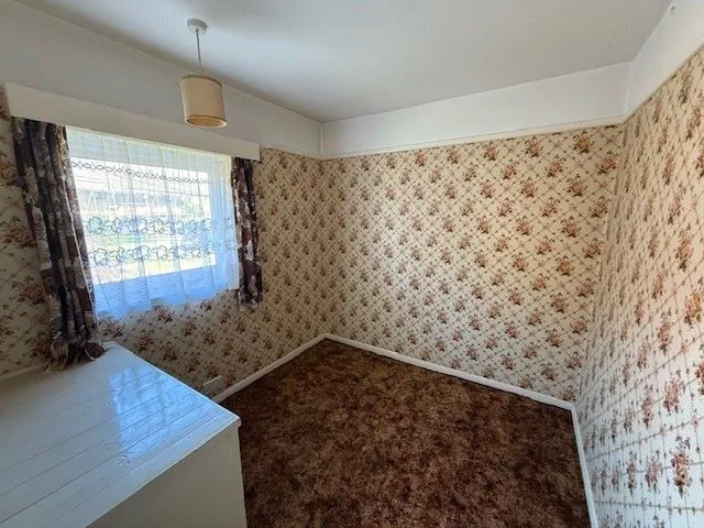 REFURBISHMENT OPPORTUNITY: A THREE BEDROOM VACANT FREEHOLD HOUSE IN A POPULAR VILLAGE LOCATION IN NEED OF MODERNISATION AND REFURBISHMENT  