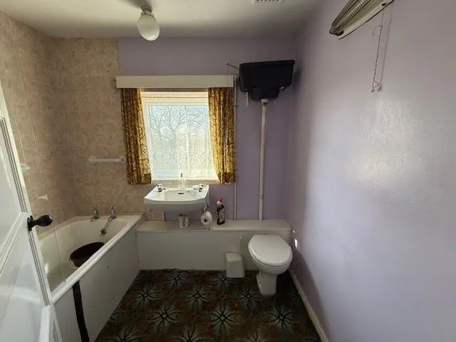 REFURBISHMENT OPPORTUNITY: A THREE BEDROOM VACANT FREEHOLD HOUSE IN A POPULAR VILLAGE LOCATION IN NEED OF MODERNISATION AND REFURBISHMENT  