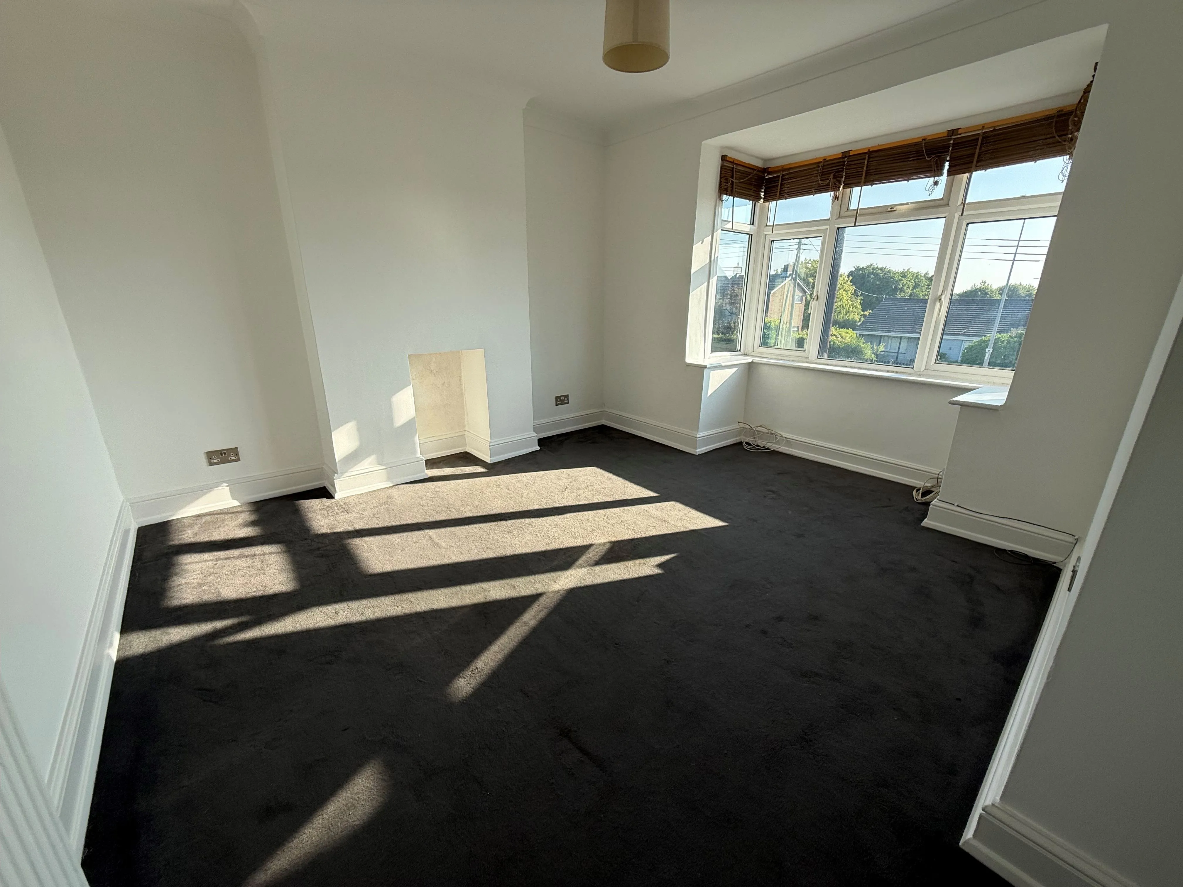 RESIDENTIAL/BUY TO LET INVESTMENT:  VACANT ONE BEDROOM FIRST FLOOR APARTMENT WITH PLANNING FOR A LOFT ROOM AND OFF STREET PARKING.