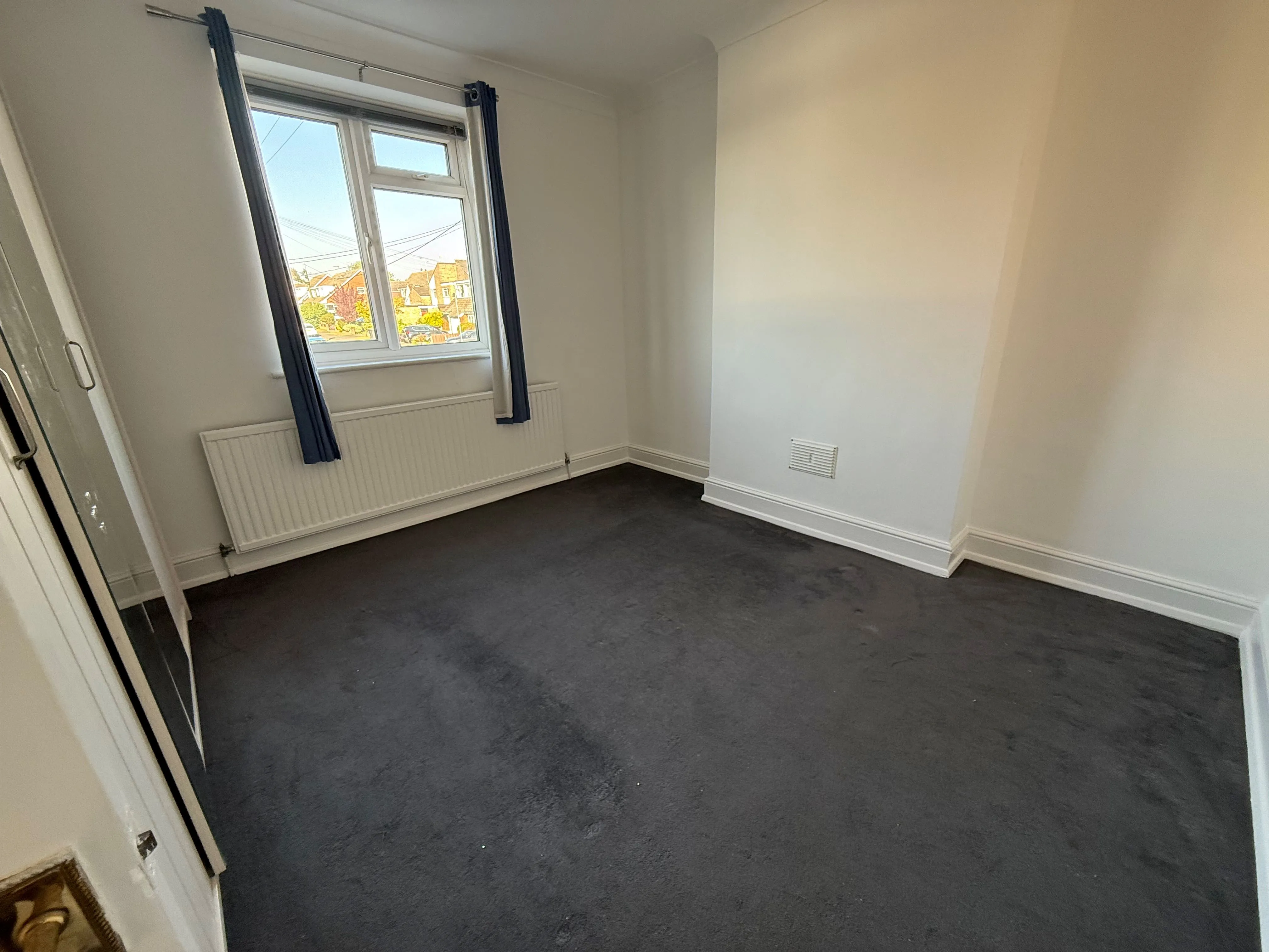 RESIDENTIAL/BUY TO LET INVESTMENT:  VACANT ONE BEDROOM FIRST FLOOR APARTMENT WITH PLANNING FOR A LOFT ROOM AND OFF STREET PARKING.