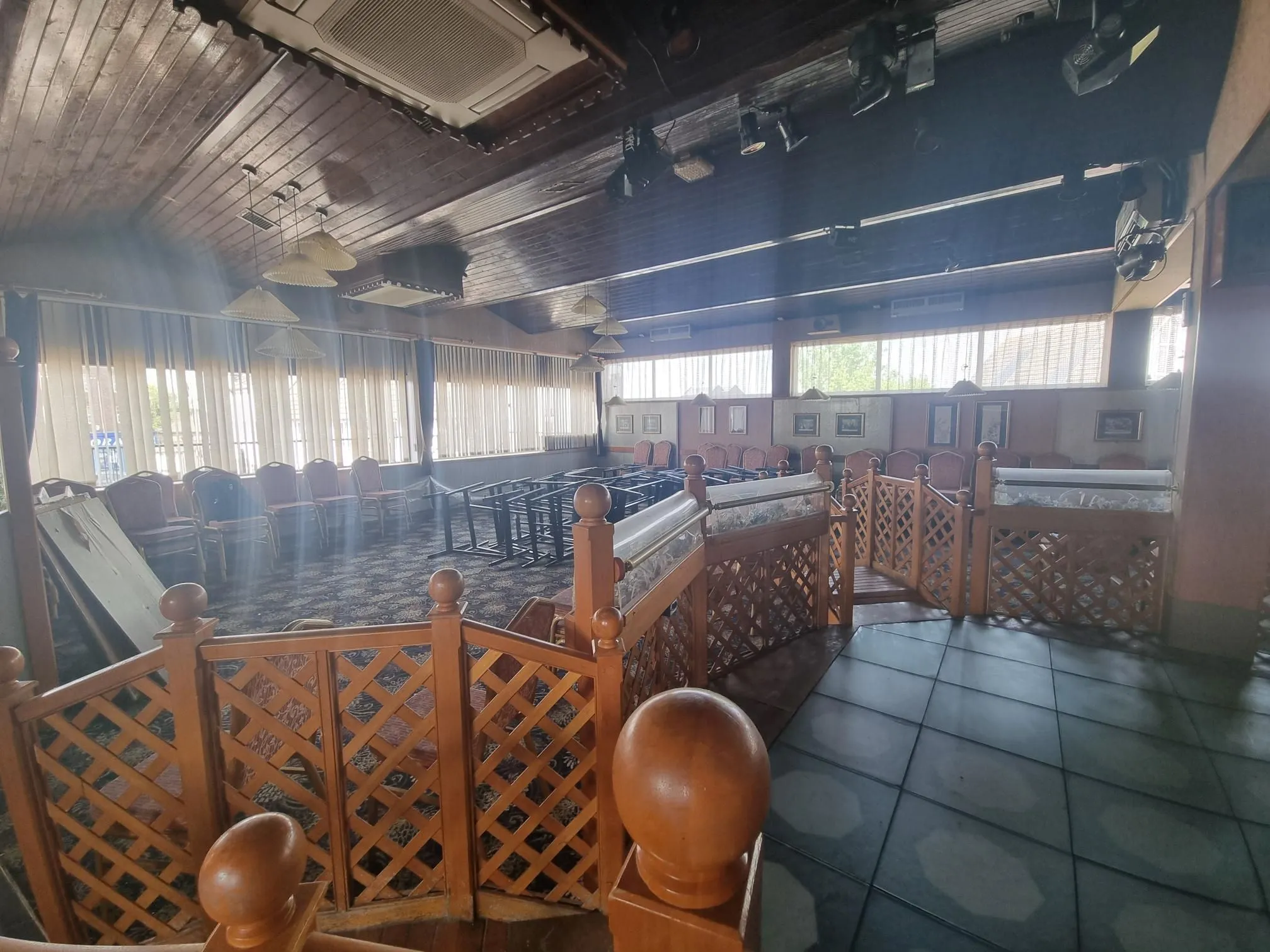 COMMERCIAL INVESTMENT: A VACANT LEASEHOLD FIRST FLOOR FORMER CHINESE RESTAURANT  LOCATED IN STANFORD LE HOPE TOWN CENTRE MEASURING 2,225 SQ. FT
