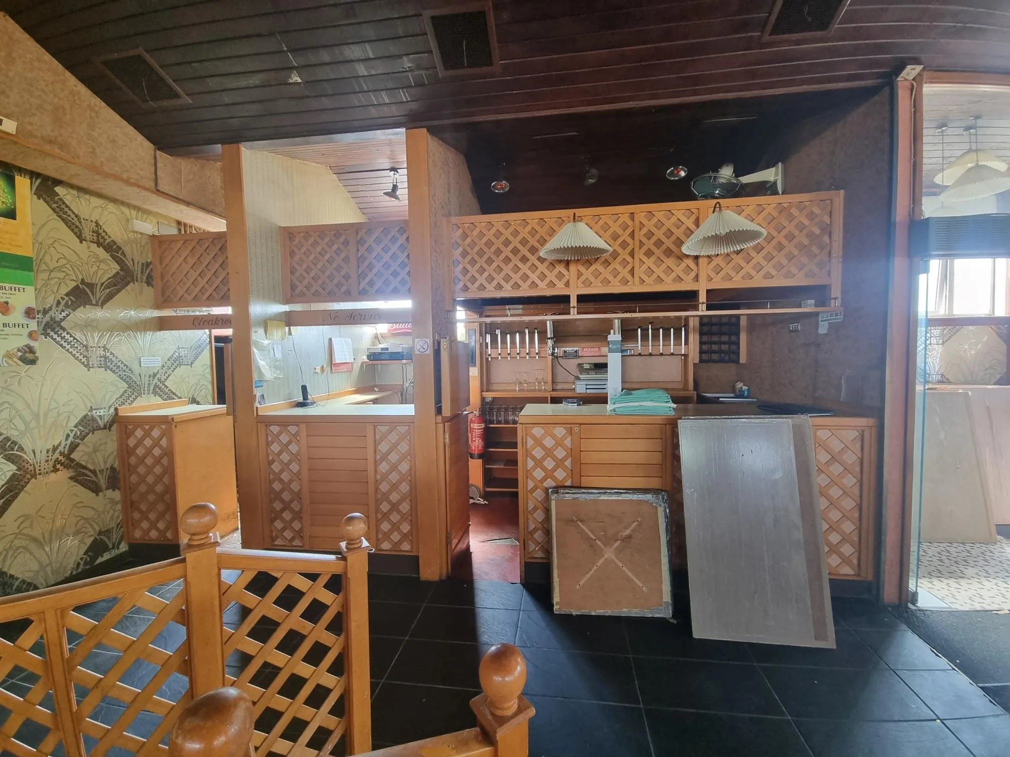 COMMERCIAL INVESTMENT: A VACANT LEASEHOLD FIRST FLOOR FORMER CHINESE RESTAURANT  LOCATED IN STANFORD LE HOPE TOWN CENTRE MEASURING 2,225 SQ. FT