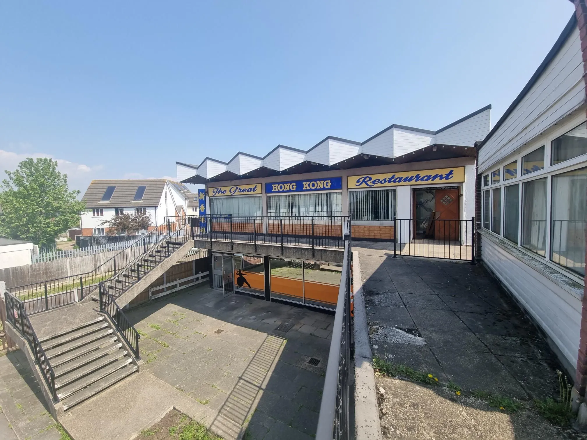 COMMERCIAL INVESTMENT: A VACANT LEASEHOLD FIRST FLOOR FORMER CHINESE RESTAURANT  LOCATED IN STANFORD LE HOPE TOWN CENTRE MEASURING 2,225 SQ. FT