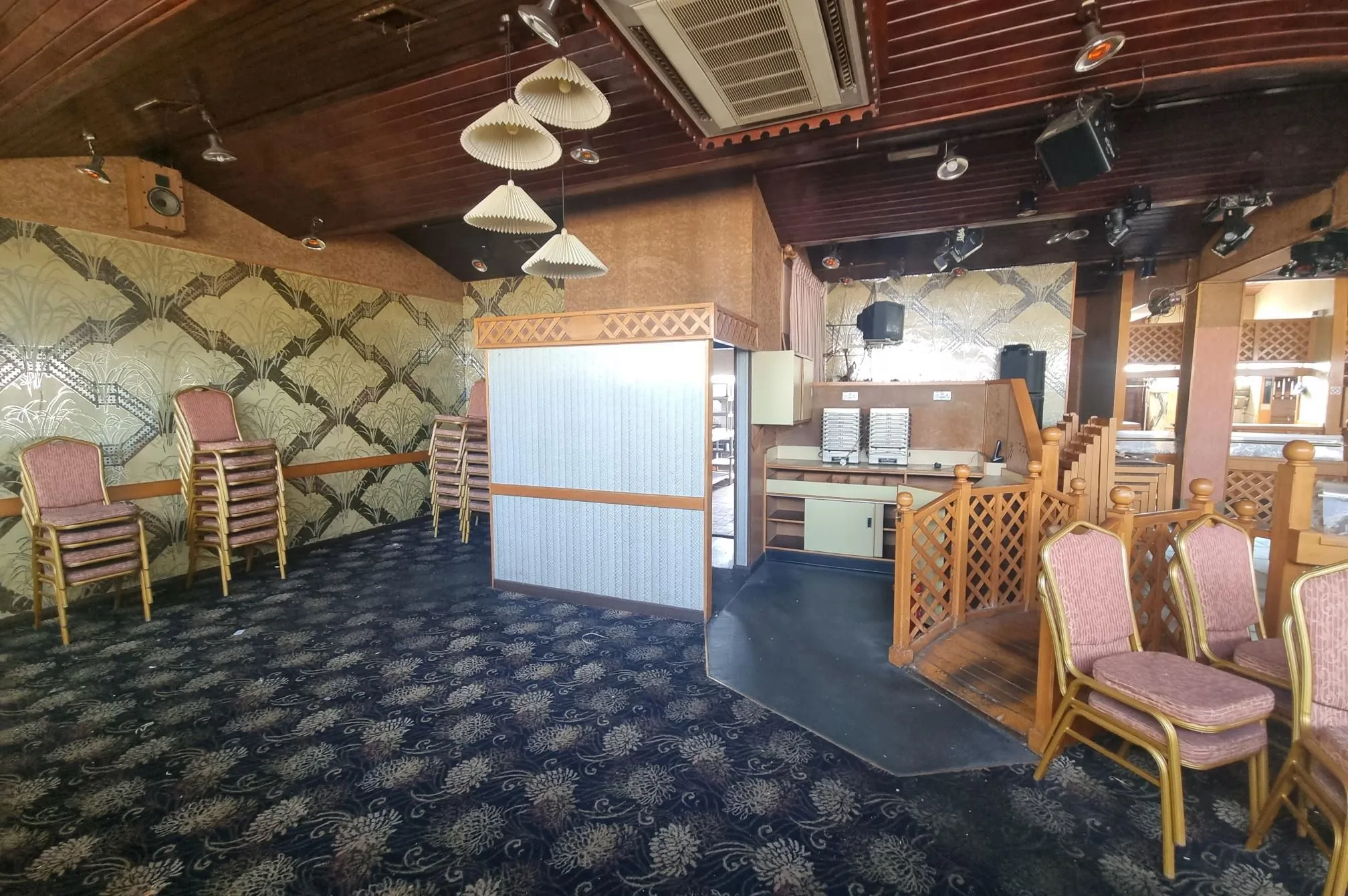 COMMERCIAL INVESTMENT: A VACANT LEASEHOLD FIRST FLOOR FORMER CHINESE RESTAURANT  LOCATED IN STANFORD LE HOPE TOWN CENTRE MEASURING 2,225 SQ. FT