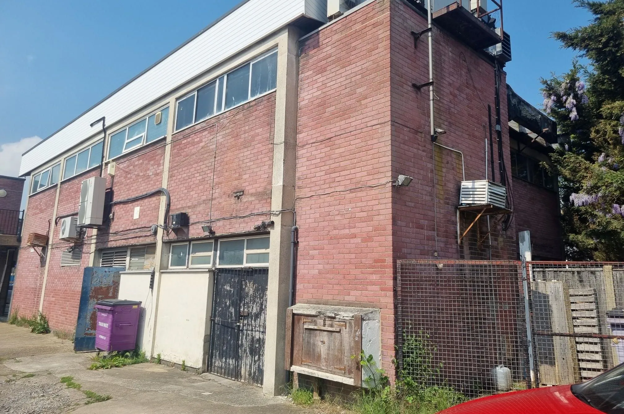 COMMERCIAL INVESTMENT: A VACANT LEASEHOLD FIRST FLOOR FORMER CHINESE RESTAURANT  LOCATED IN STANFORD LE HOPE TOWN CENTRE MEASURING 2,225 SQ. FT