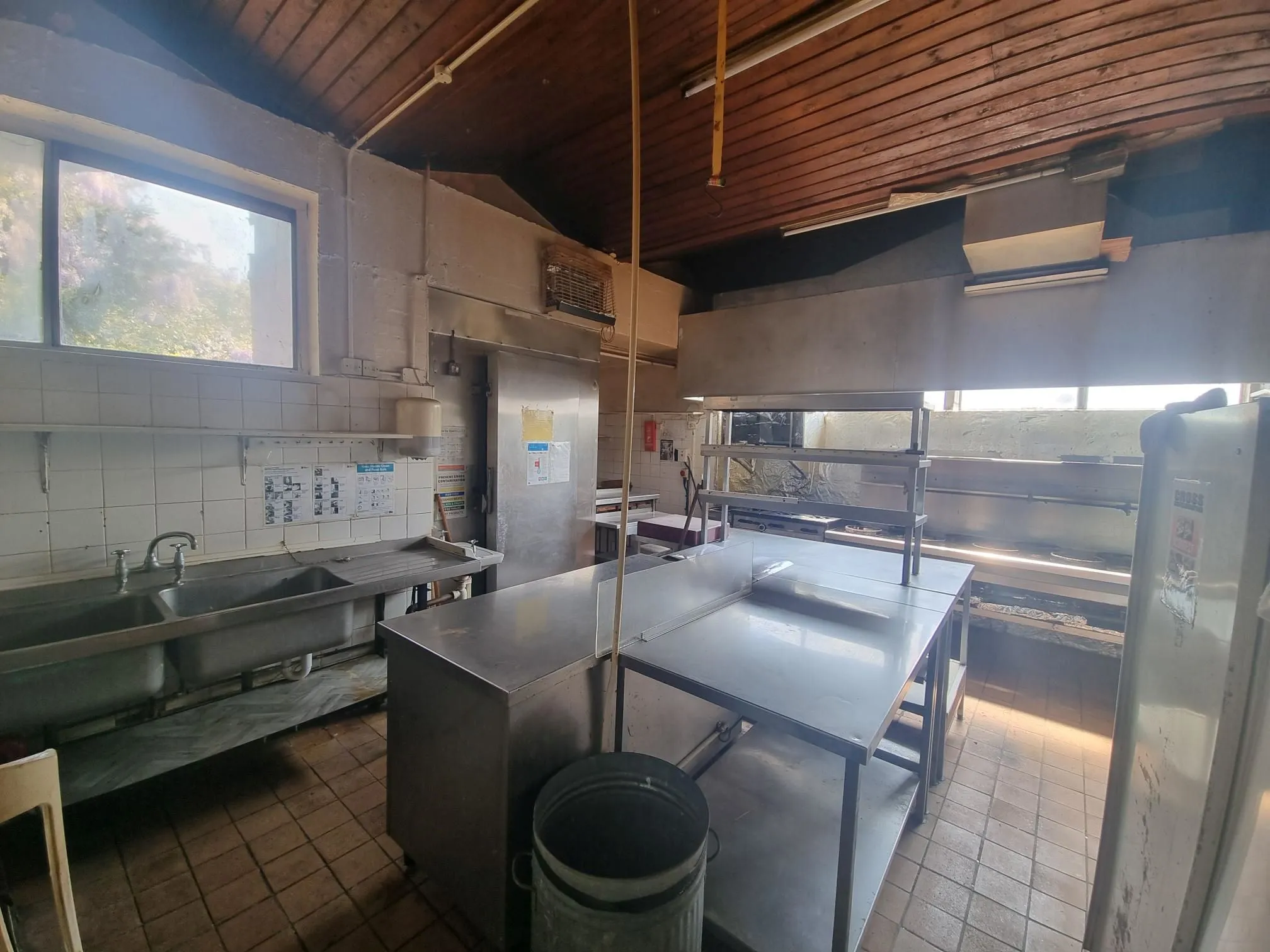 COMMERCIAL INVESTMENT: A VACANT LEASEHOLD FIRST FLOOR FORMER CHINESE RESTAURANT  LOCATED IN STANFORD LE HOPE TOWN CENTRE MEASURING 2,225 SQ. FT