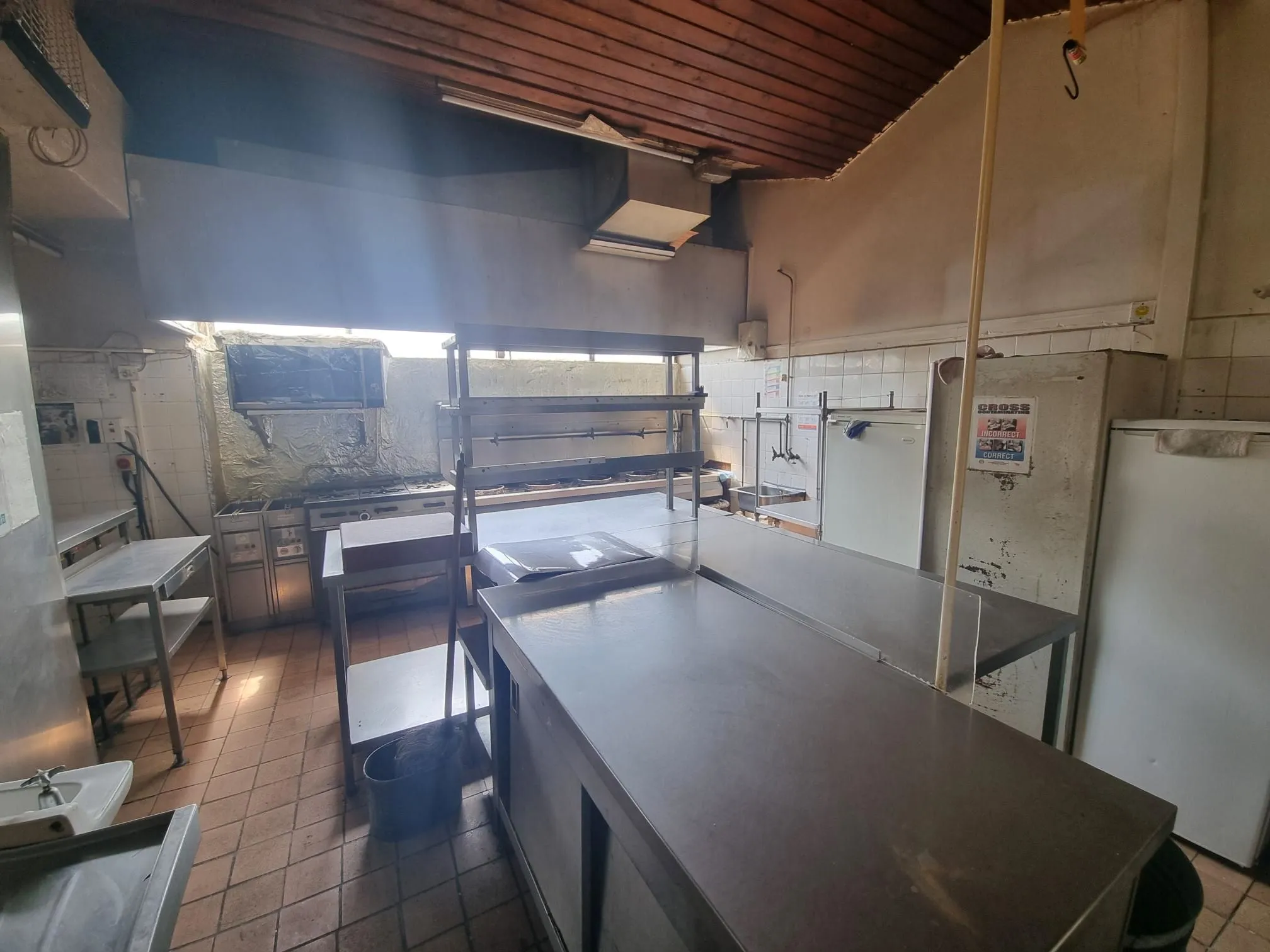 COMMERCIAL INVESTMENT: A VACANT LEASEHOLD FIRST FLOOR FORMER CHINESE RESTAURANT  LOCATED IN STANFORD LE HOPE TOWN CENTRE MEASURING 2,225 SQ. FT