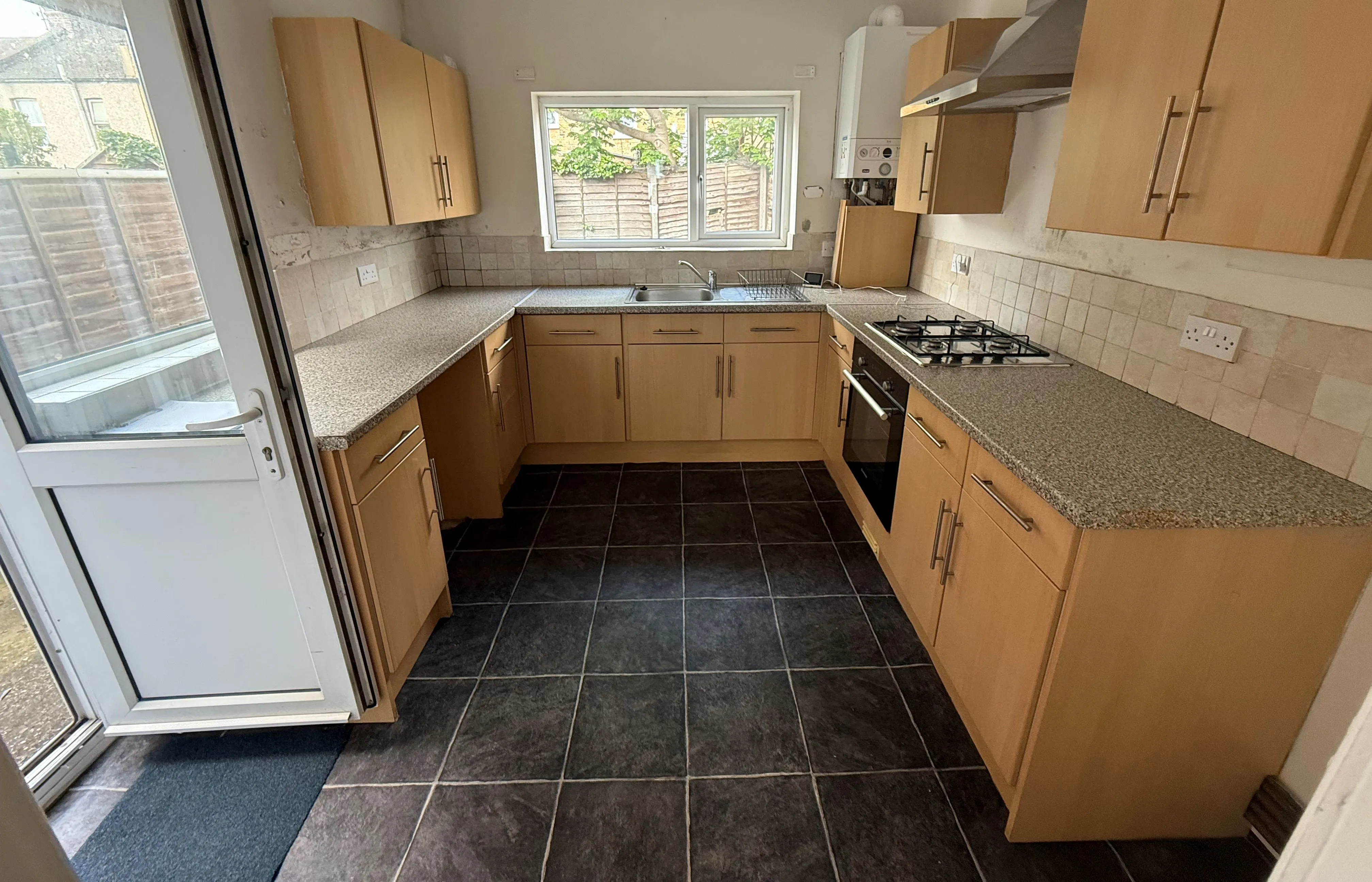 RESIDENTIAL/BUY TO LET INVESTMENT: FREEHOLD THREE BEDROOM HOUSE OFFERING WITH VACANT POSSESSION LOCATED CLOSE TO LOCAL SHOPS AND STATION.