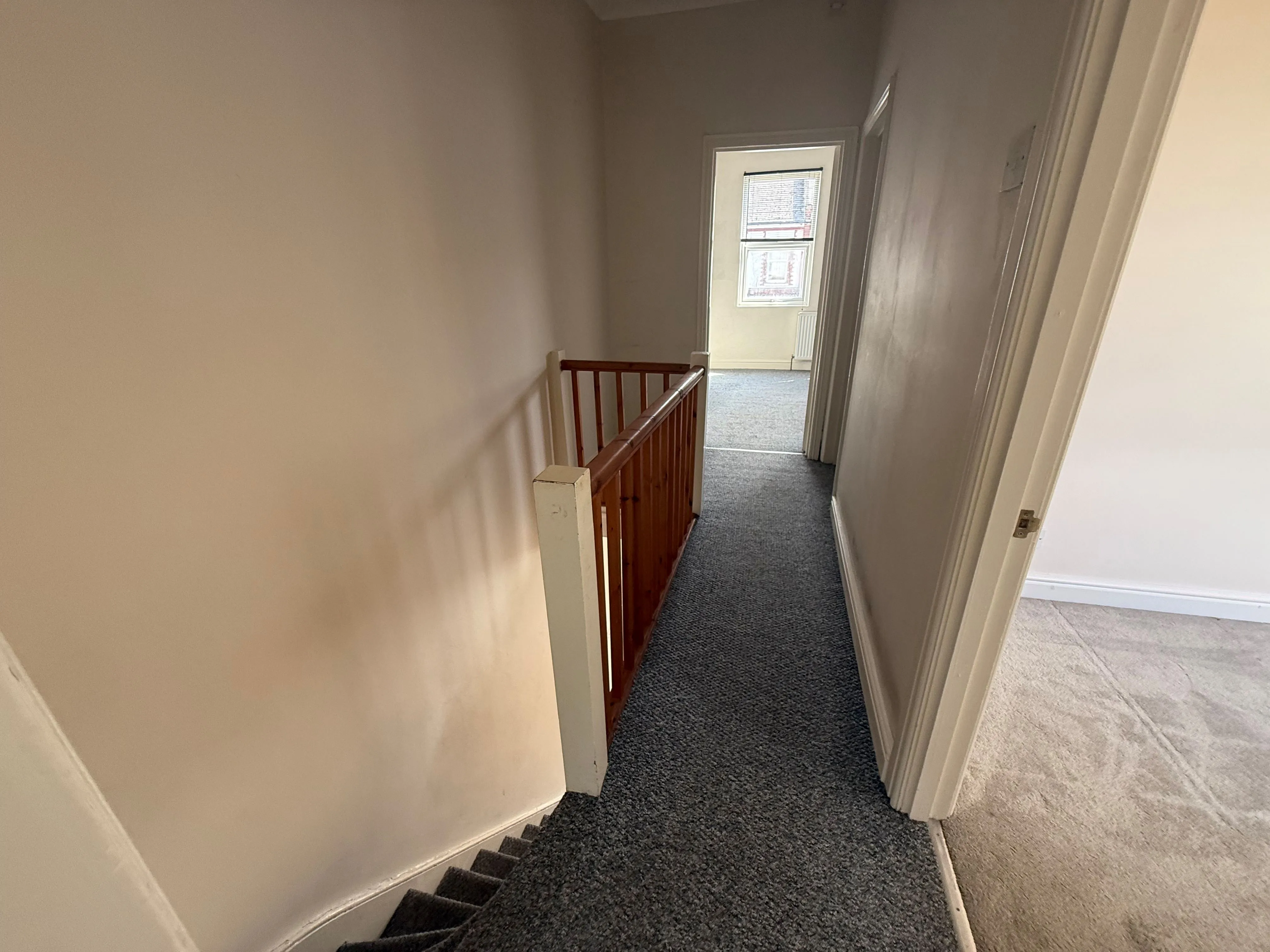 RESIDENTIAL/BUY TO LET INVESTMENT: FREEHOLD THREE BEDROOM HOUSE OFFERING WITH VACANT POSSESSION LOCATED CLOSE TO LOCAL SHOPS AND STATION.