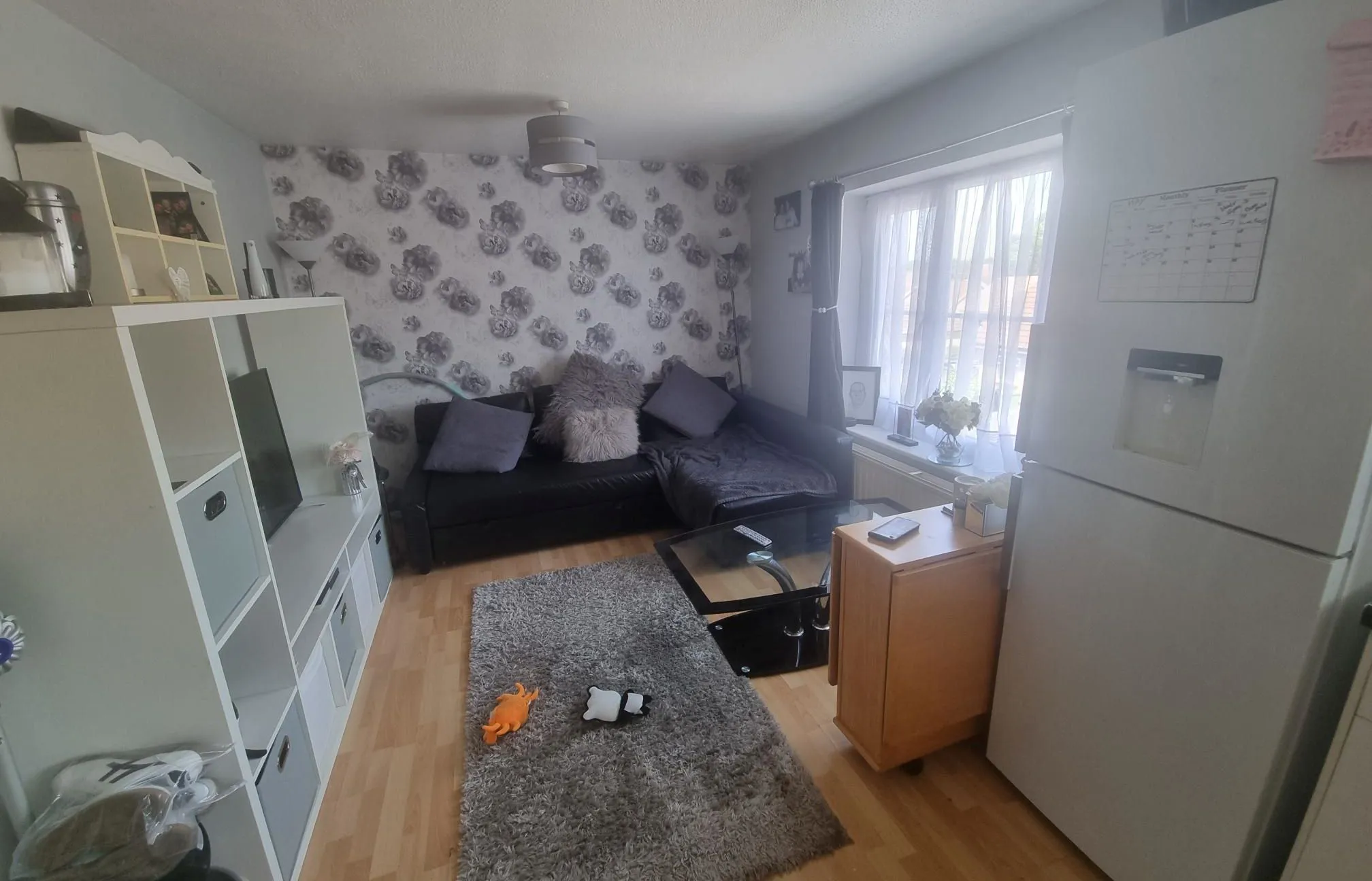 BUY TO LET INVESTMENT: FIRST FLOOR LEASEHOLD FLAT CLOSE TO LAINDON RAILWAY STATION WITH A TENANT IN OCCUPATION PRODUCING AN INCOME OF £10,200 PA
