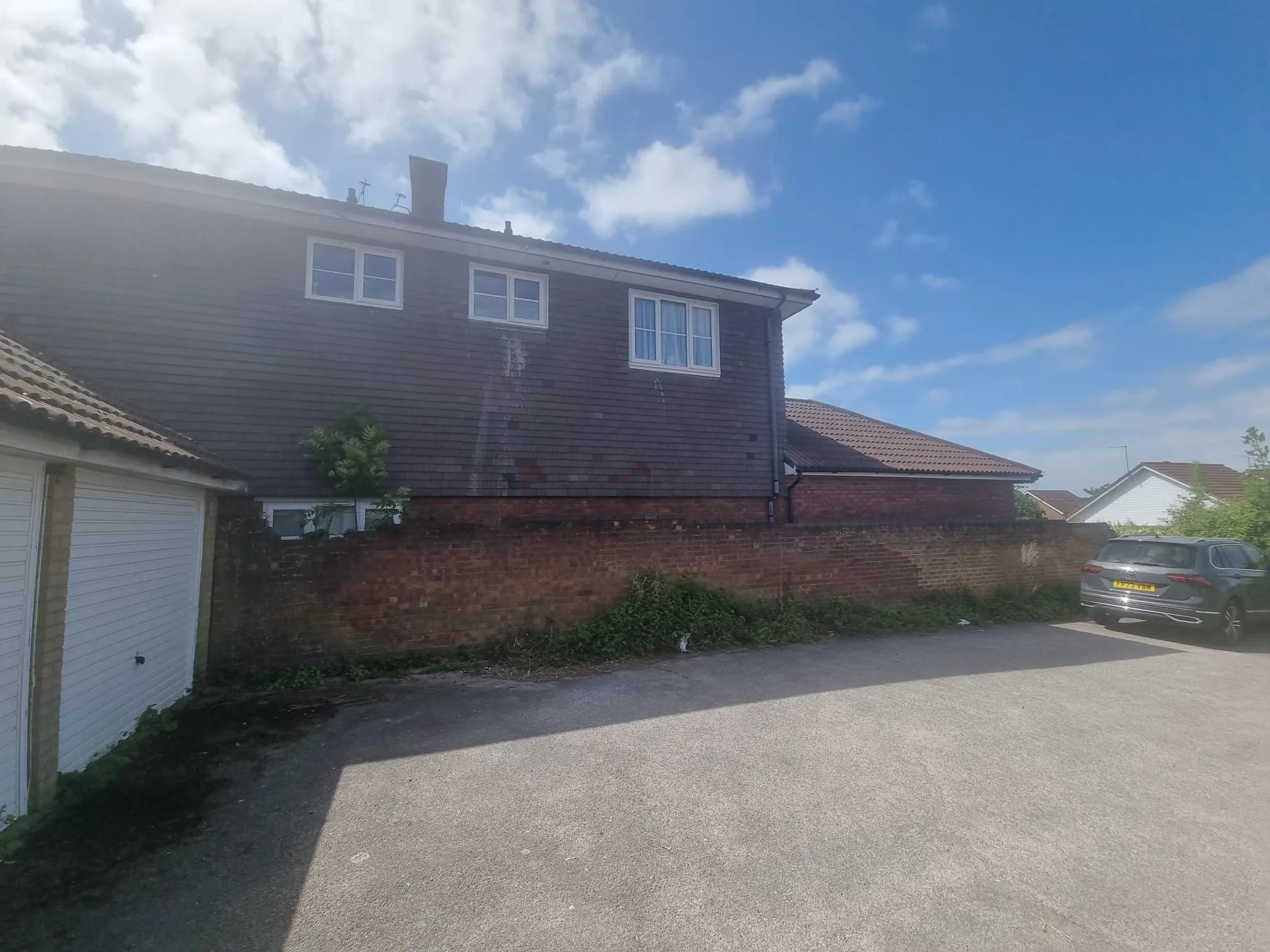 BUY TO LET INVESTMENT: FIRST FLOOR LEASEHOLD FLAT CLOSE TO LAINDON RAILWAY STATION WITH A TENANT IN OCCUPATION PRODUCING AN INCOME OF £10,200 PA