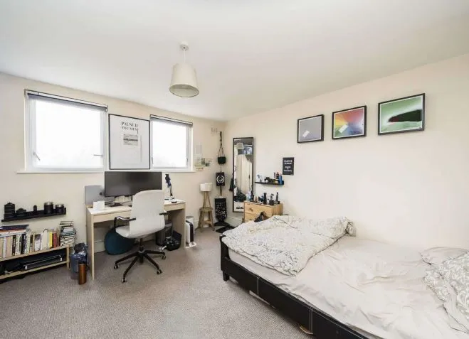 BUY TO LET INVESTMENT: A FREEHOLD FIVE BEDROOM HOUSE A SHORT DISTANCE FROM DISTANCE OF BROCKLEY VILLAGE PRODUCING AN INCOME OF £30,000 PA