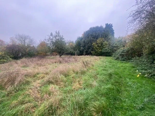 REFURBISHMENT/POTENTIAL DEVELOPMENT: A VACANT GRADE II LISTED DETACHED COTTAGE POSITIONED ON EDGE OF A 0.8 ACRE PLOT IN POPULAR RURAL LOCATION