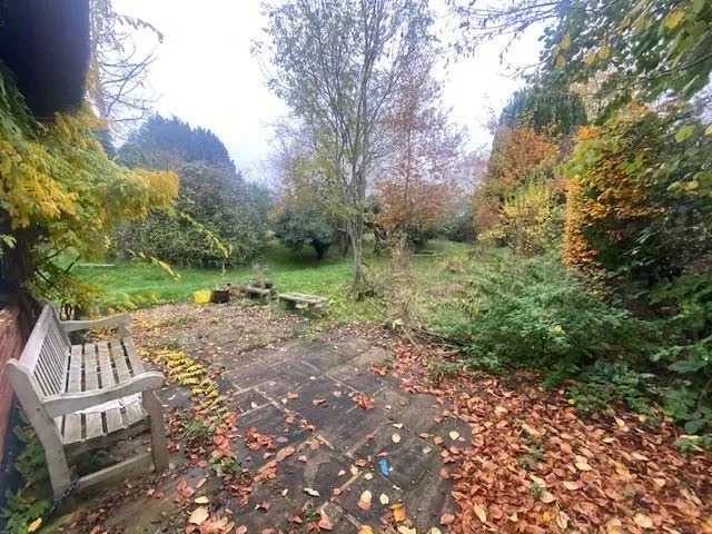 REFURBISHMENT/POTENTIAL DEVELOPMENT: A VACANT GRADE II LISTED DETACHED COTTAGE POSITIONED ON EDGE OF A 0.8 ACRE PLOT IN POPULAR RURAL LOCATION
