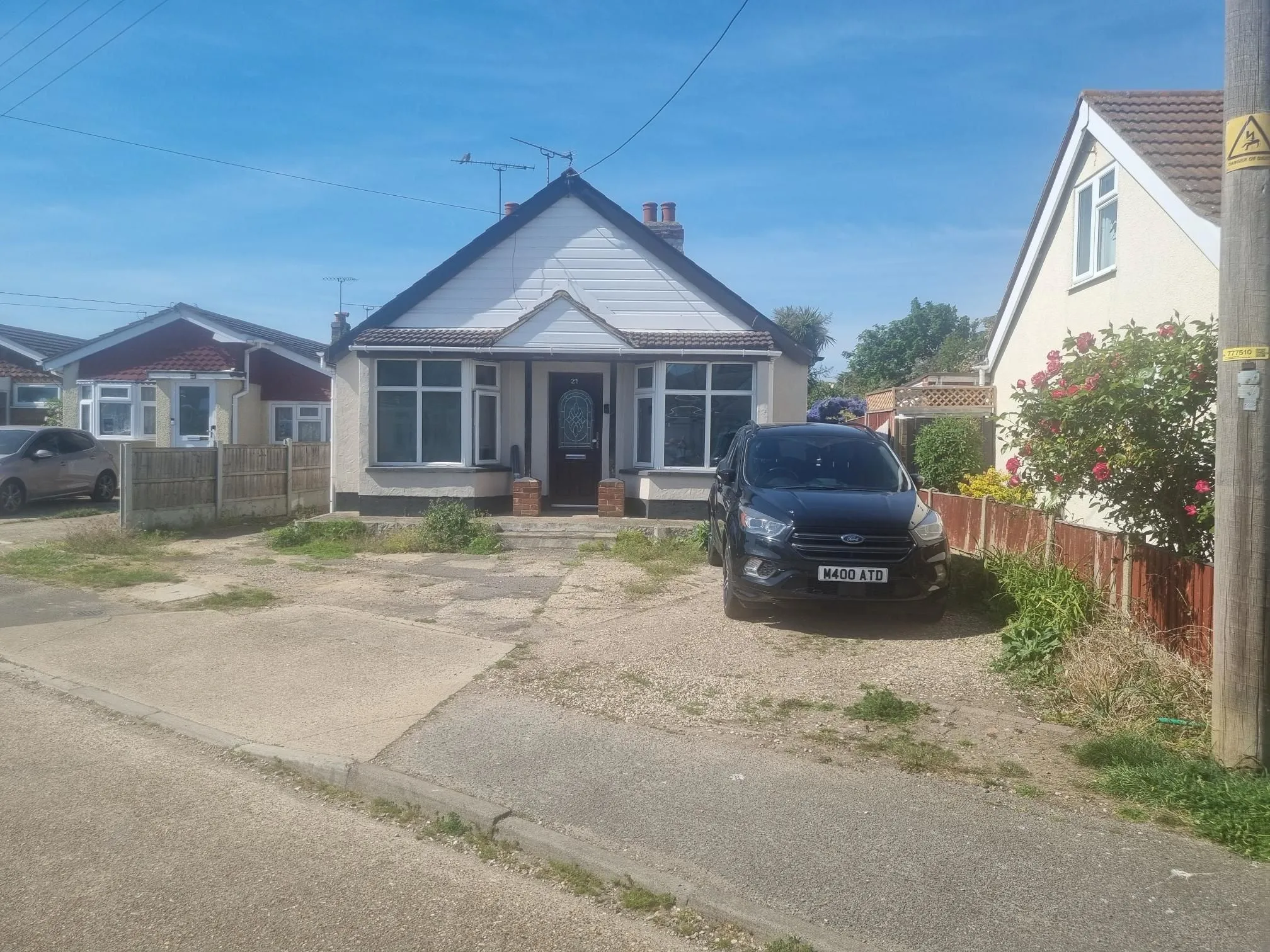 RESIDENTIAL INVESTMENT: A FREEHOLD EXTENDED DETACHED TWO BEDROOM BUNGALOW LOCATED CLOSE TO TOWN CENTRE WITH TENANT IN OCCUPATION 