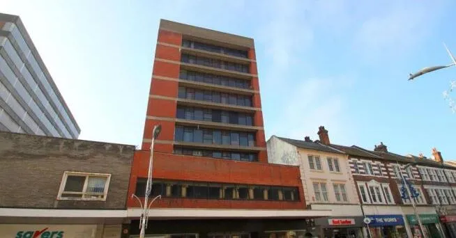 RESIDENTIAL/BUY TO LET INVESTMENT: MODERN TWO BEDROOM APARTMENT IN THE HEART OF THE CITY CENTRE CONSIDERED TO BE AN IDEAL BUY TO LET INVESTMENT