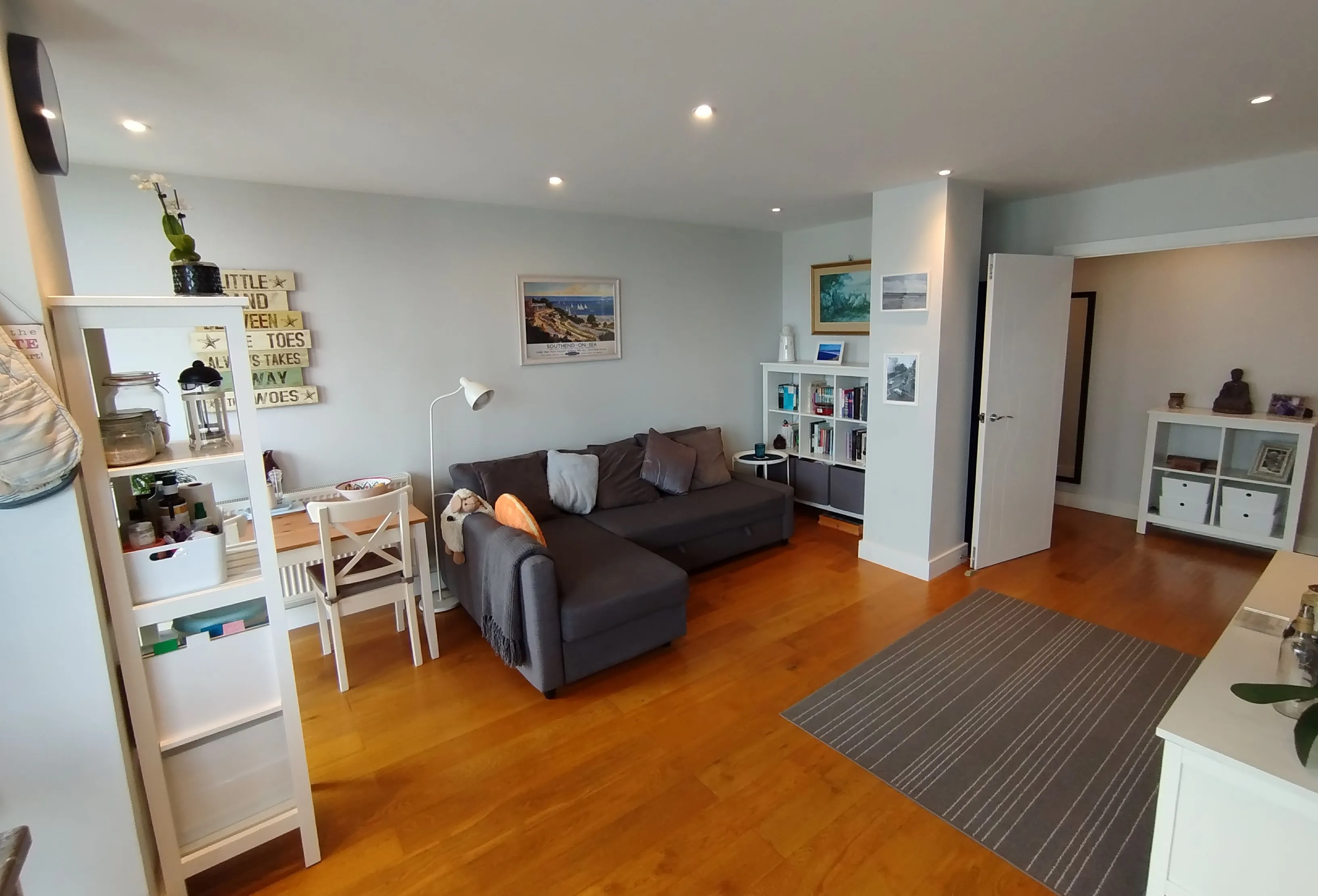 RESIDENTIAL/BUY TO LET INVESTMENT: MODERN TWO BEDROOM APARTMENT IN THE HEART OF THE CITY CENTRE CONSIDERED TO BE AN IDEAL BUY TO LET INVESTMENT