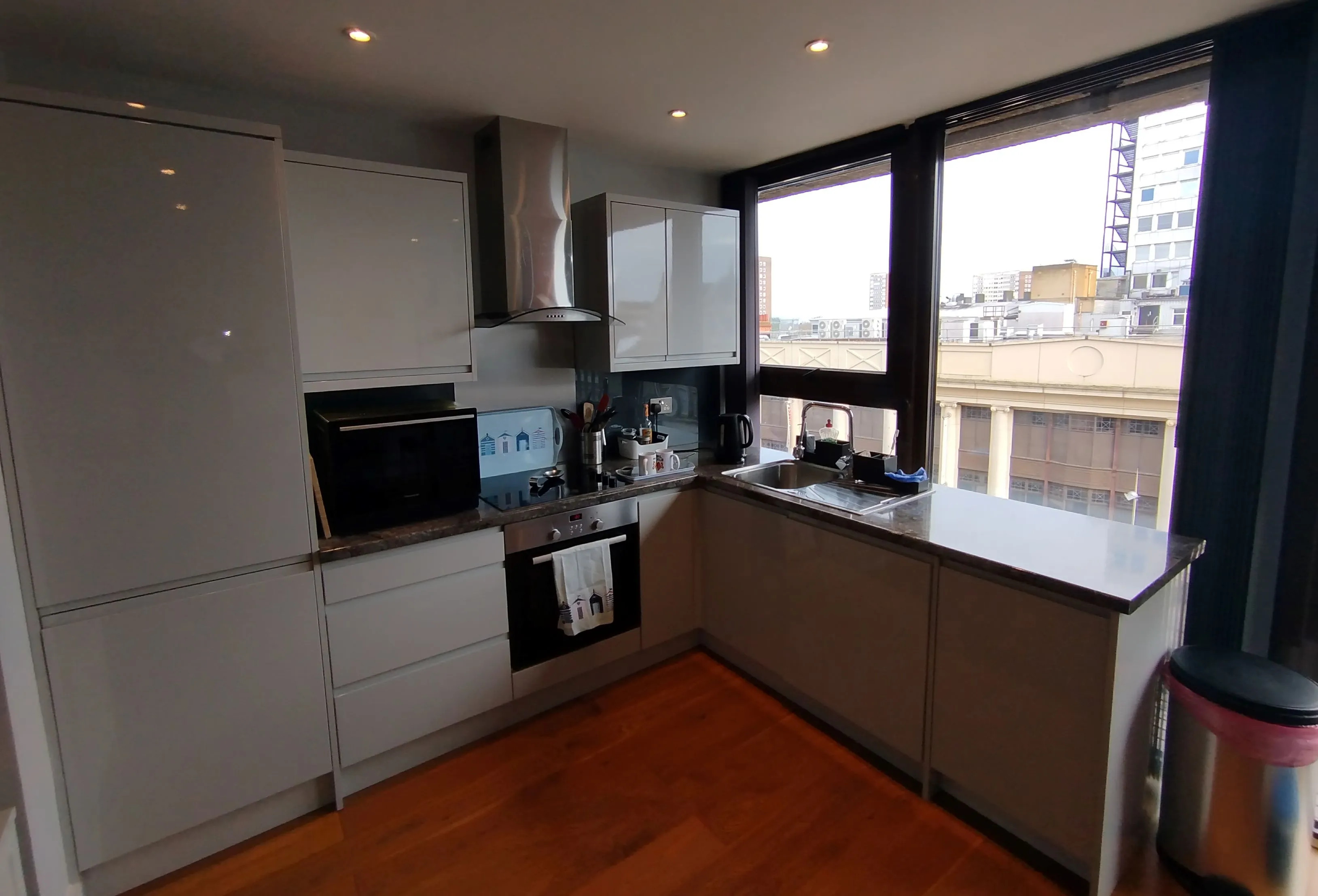 RESIDENTIAL/BUY TO LET INVESTMENT: MODERN TWO BEDROOM APARTMENT IN THE HEART OF THE CITY CENTRE CONSIDERED TO BE AN IDEAL BUY TO LET INVESTMENT