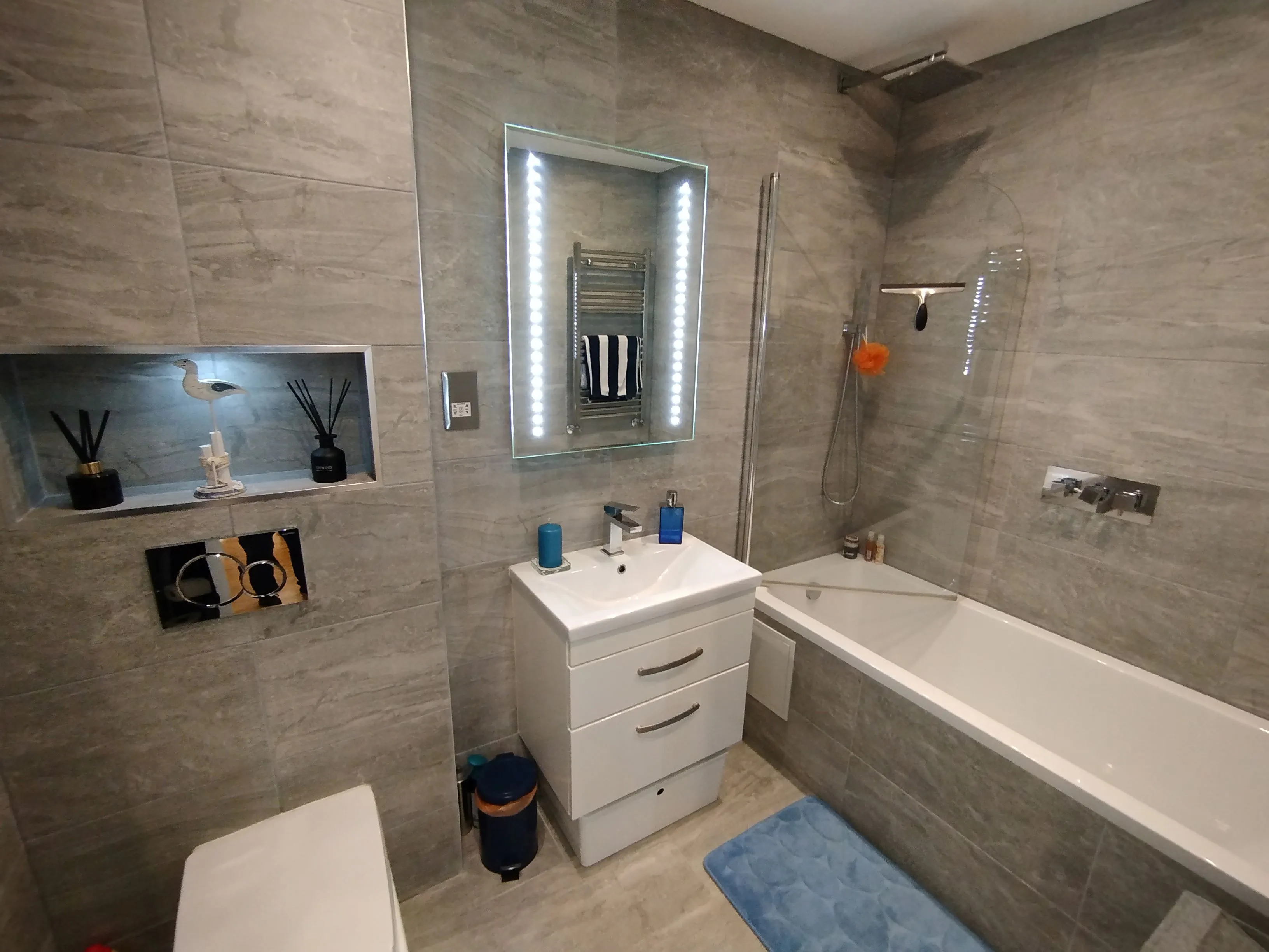 RESIDENTIAL/BUY TO LET INVESTMENT: MODERN TWO BEDROOM APARTMENT IN THE HEART OF THE CITY CENTRE CONSIDERED TO BE AN IDEAL BUY TO LET INVESTMENT