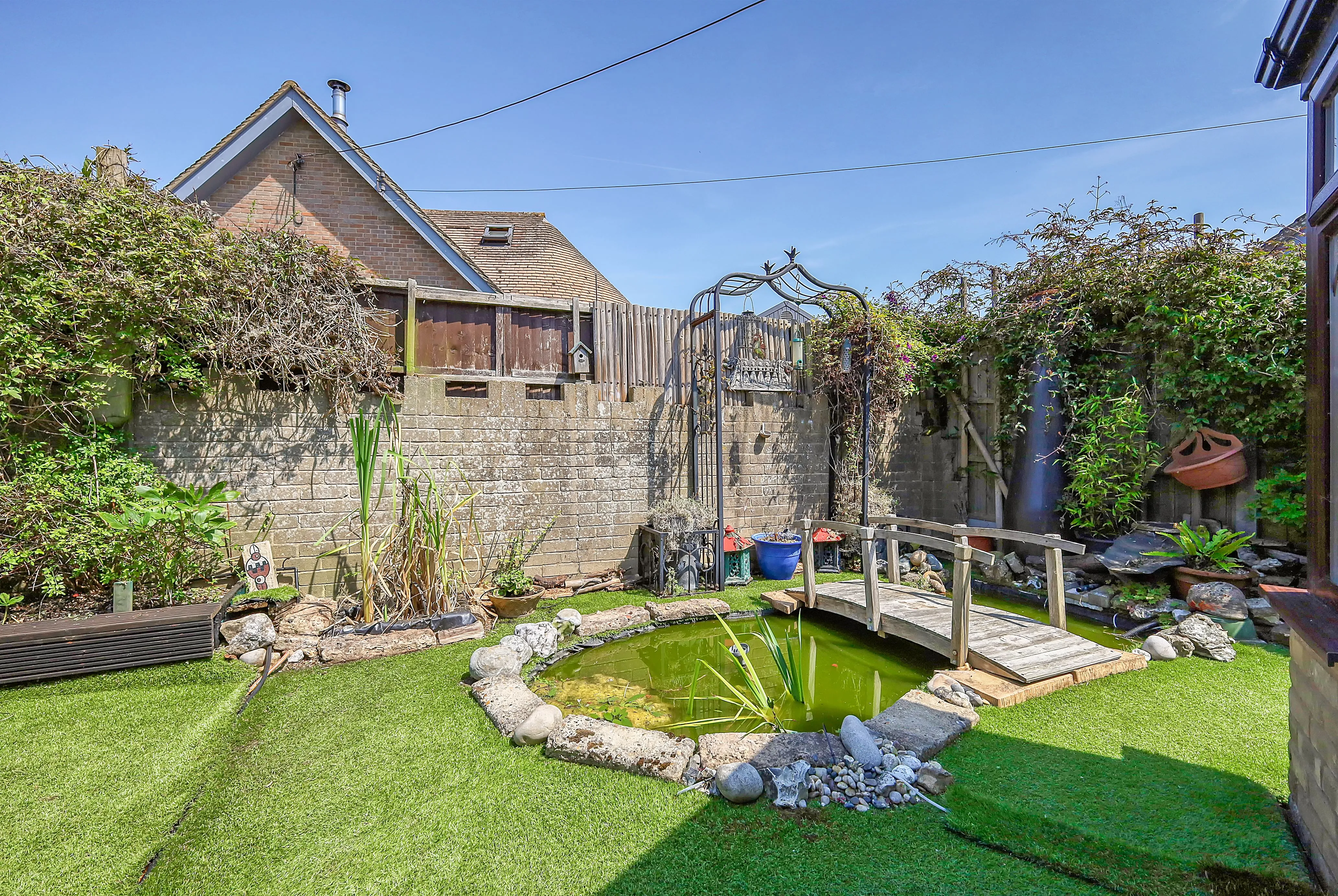 REFURBISHMENT OPPORTUNITY: A VACANT FREEHOLD DETACHED TIMBER FRAMED BUNGALOW IN A POPULAR VILLAGE IN NEED OF MODERNISATION AND IMPROVEMENT 