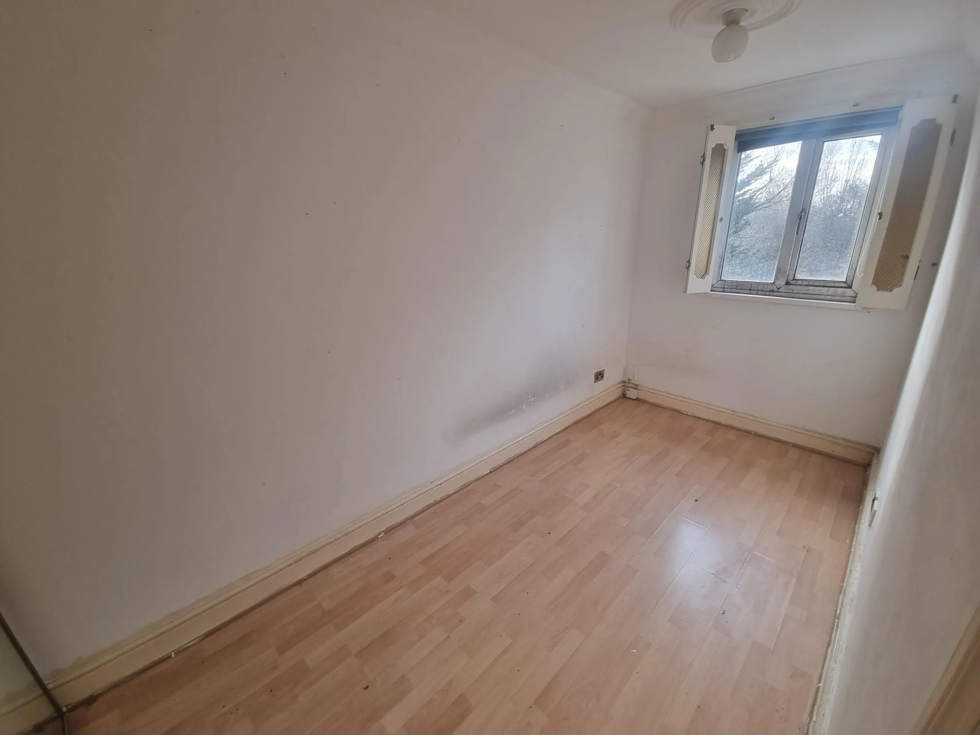 REFURBISHMENT OPPORTUNITY: A FREEHOLD VACANT  THREE BEDROOM TERRACED HOUSE IN NEED OF REFURBISHMENT CONSIDERED AS AN IDEAL INVESTMENT