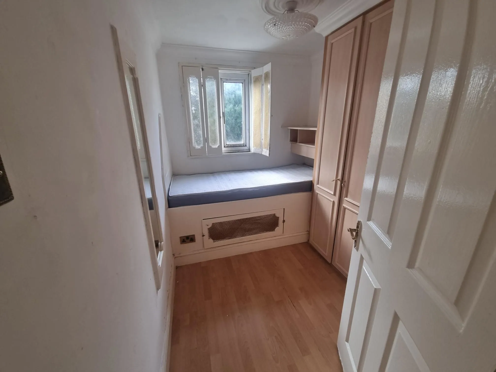 REFURBISHMENT OPPORTUNITY: A FREEHOLD VACANT  THREE BEDROOM TERRACED HOUSE IN NEED OF REFURBISHMENT CONSIDERED AS AN IDEAL INVESTMENT