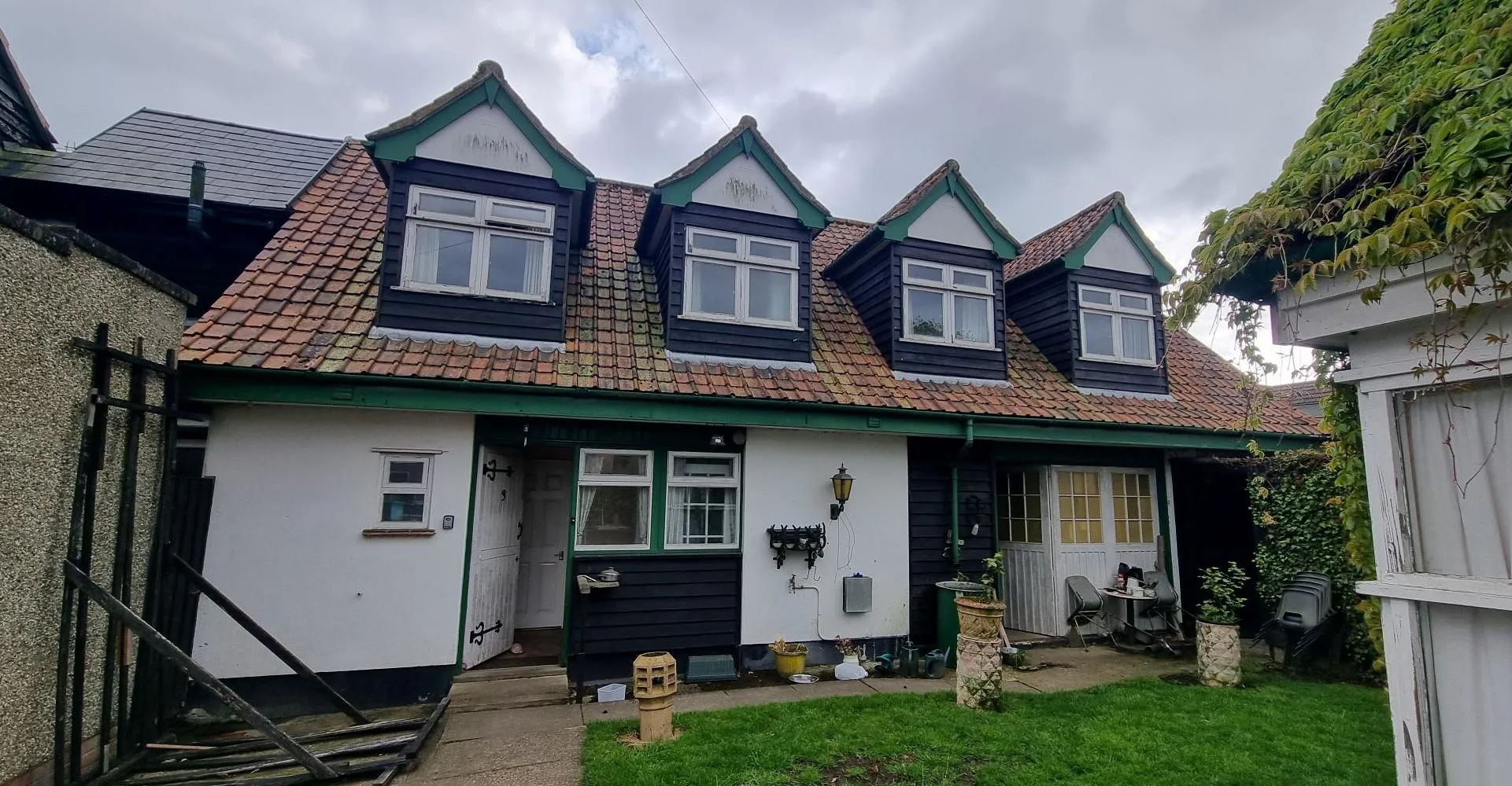 REFURBISHMENT OPPORTUNITY: A VACANT CHARACTER COTTAGE LOCATED IN THE VILLAGE OF COOPERSALE WITH POTENTIAL FOR EXTENDING SUBJECT TO CONSENT