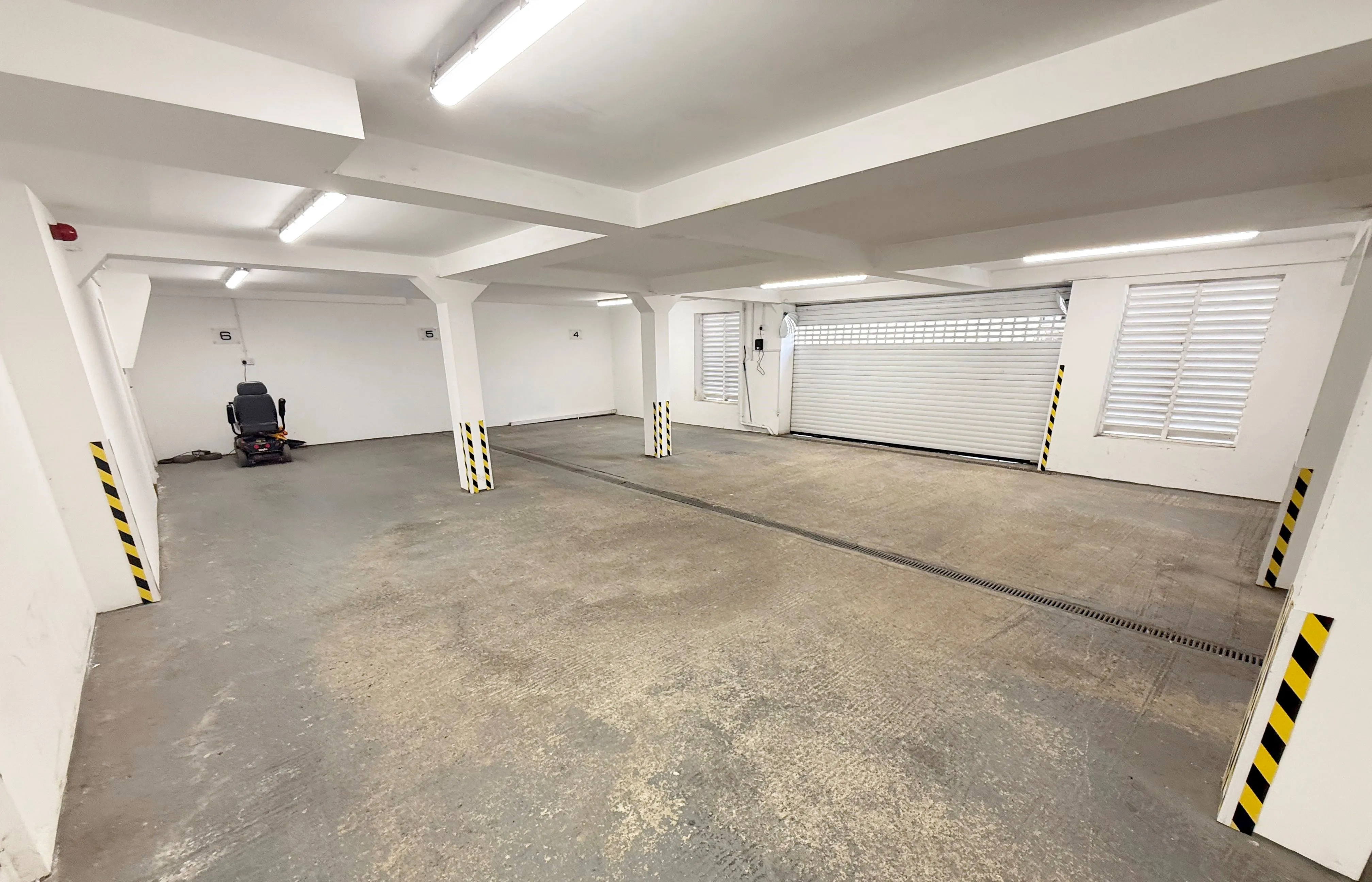 BUY TO LET INVESTMENT: A TWO BEDROOM SECOND FLOOR APARTMENT CLOSE TO THE SEAFRONT WITH A TENANT IN OCCUPATION CURRENTLY LET AT £15,600 PA