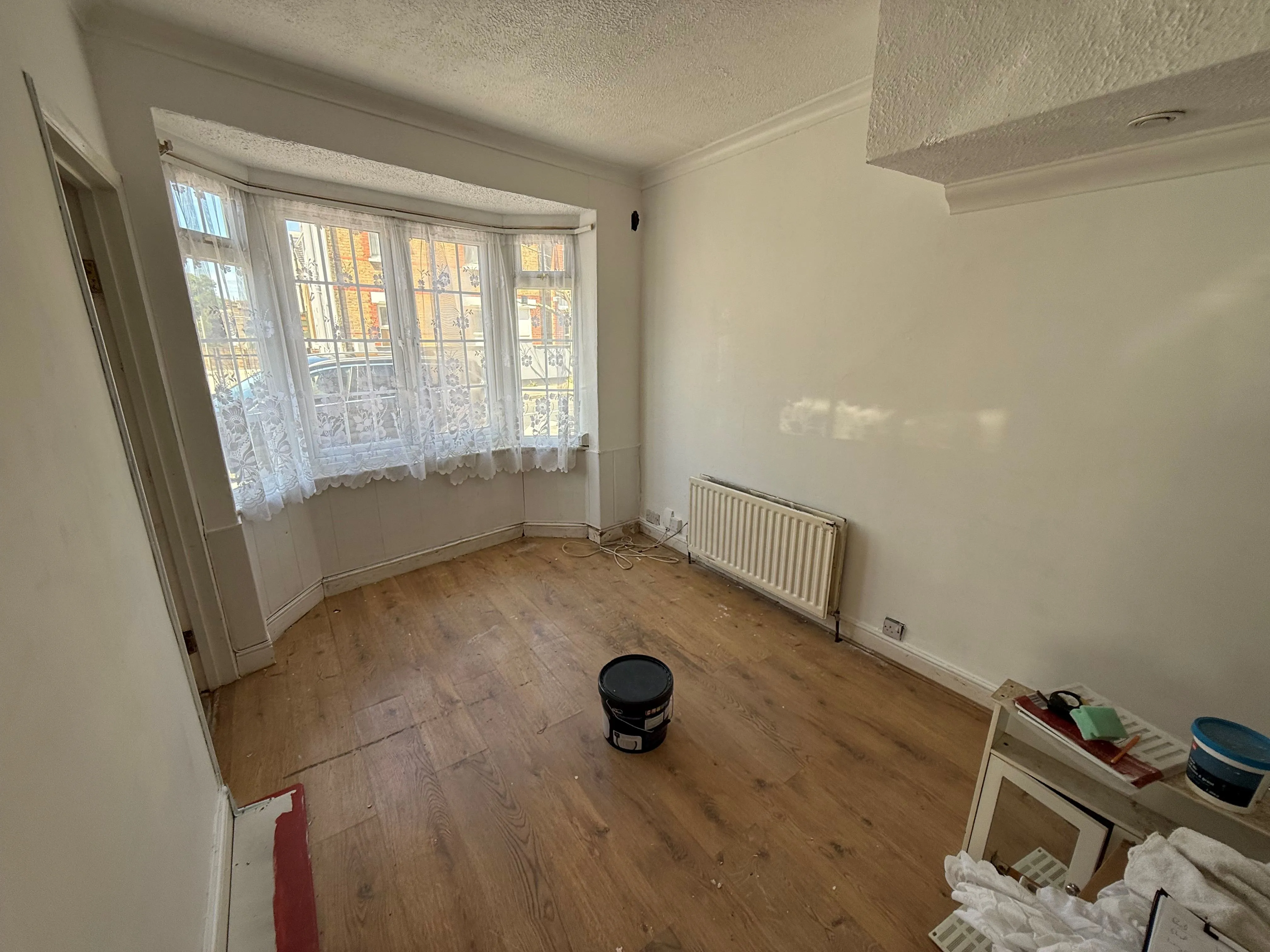RESIDENTIAL INVESTMENT: A VACANT TWO BEDROOM GROUND FLOOR FLAT WITH OFF STREET PARKING, IDEAL FOR OWNER OCCUPIERS AND BUY TO LET INVESTORS